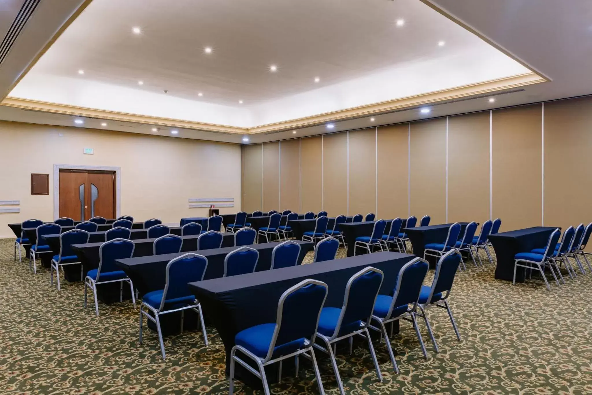 Meeting/conference room in Holiday Inn Merida, an IHG Hotel