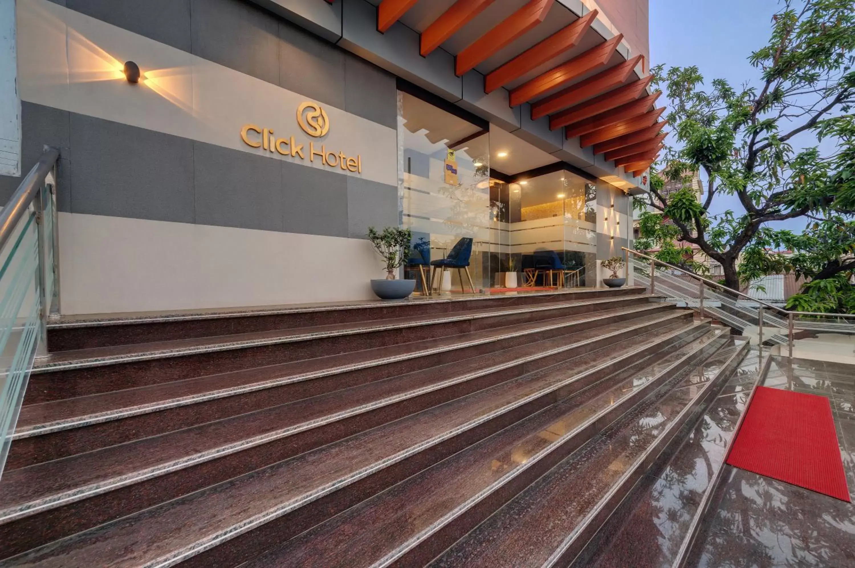 Facade/entrance in Click Hotel Guwahati Facade/entrance in Click Hotel Guwahati