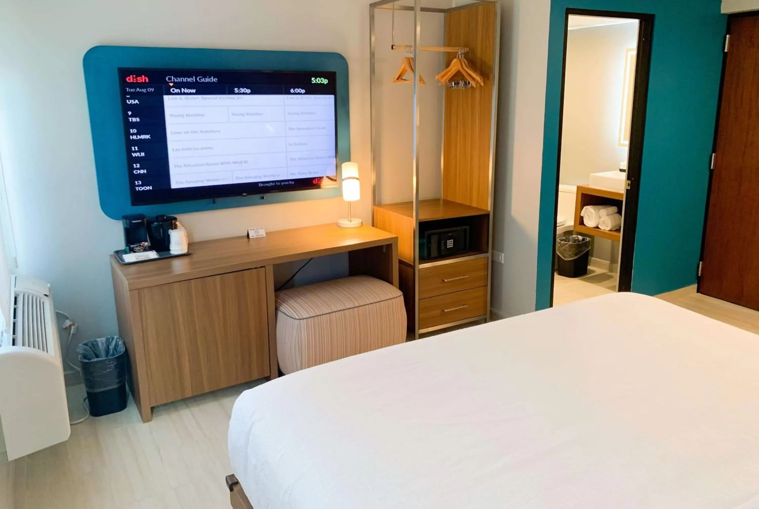 Bed, TV/Entertainment Center in TRYP by Wyndham Mayaguez