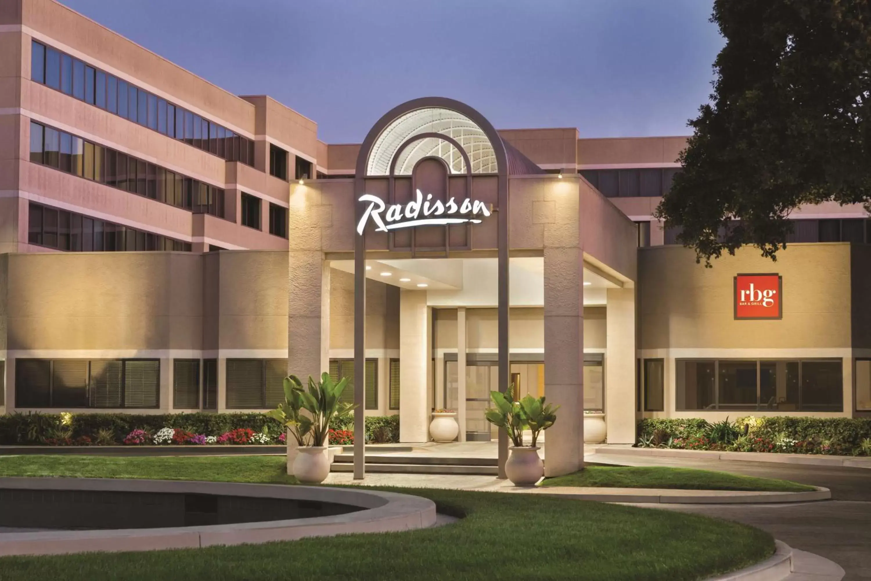 Property Building in Radisson Hotel Sunnyvale - Silicon Valley