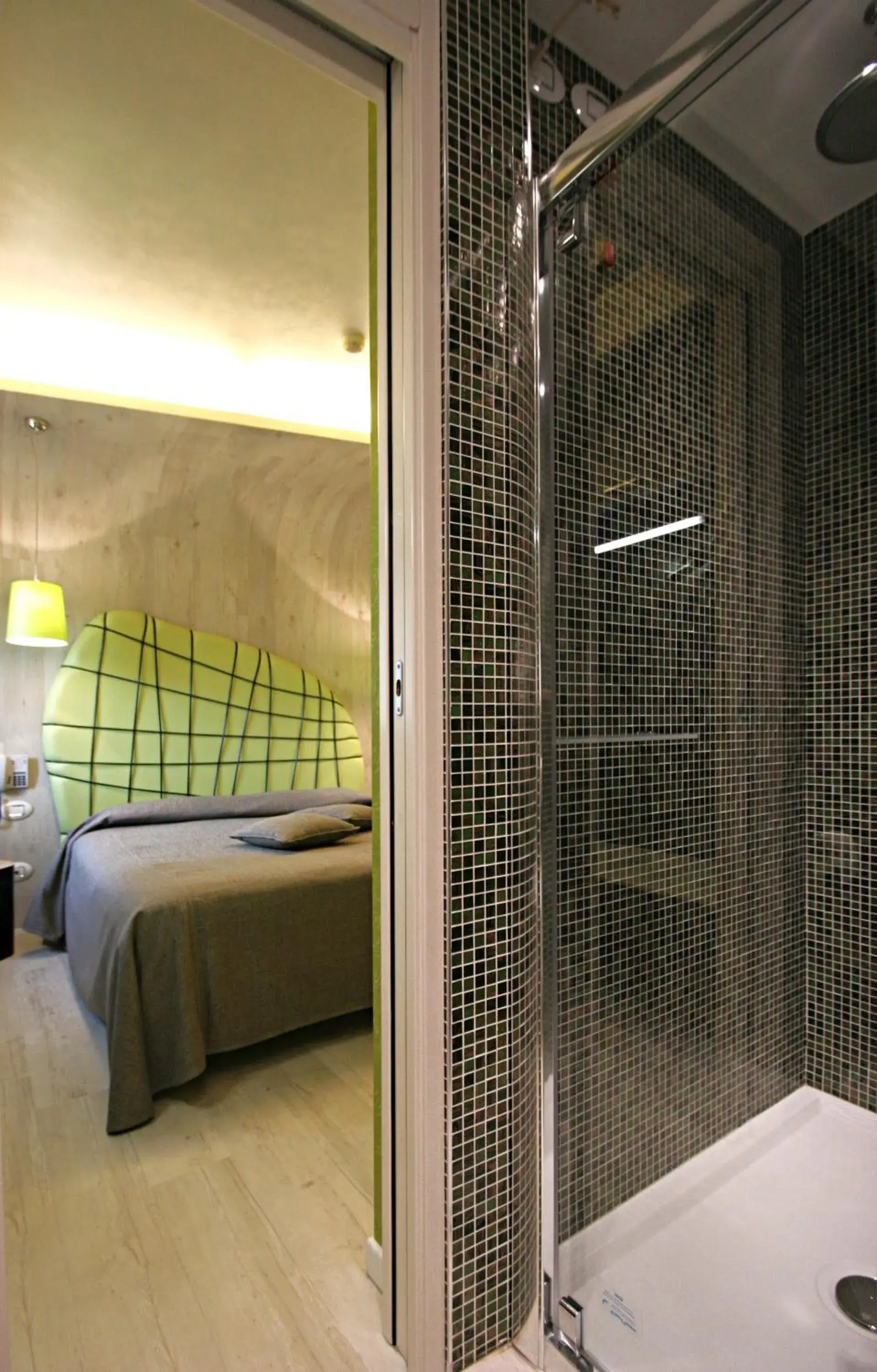 Shower, Bed in Hotel La Pergola