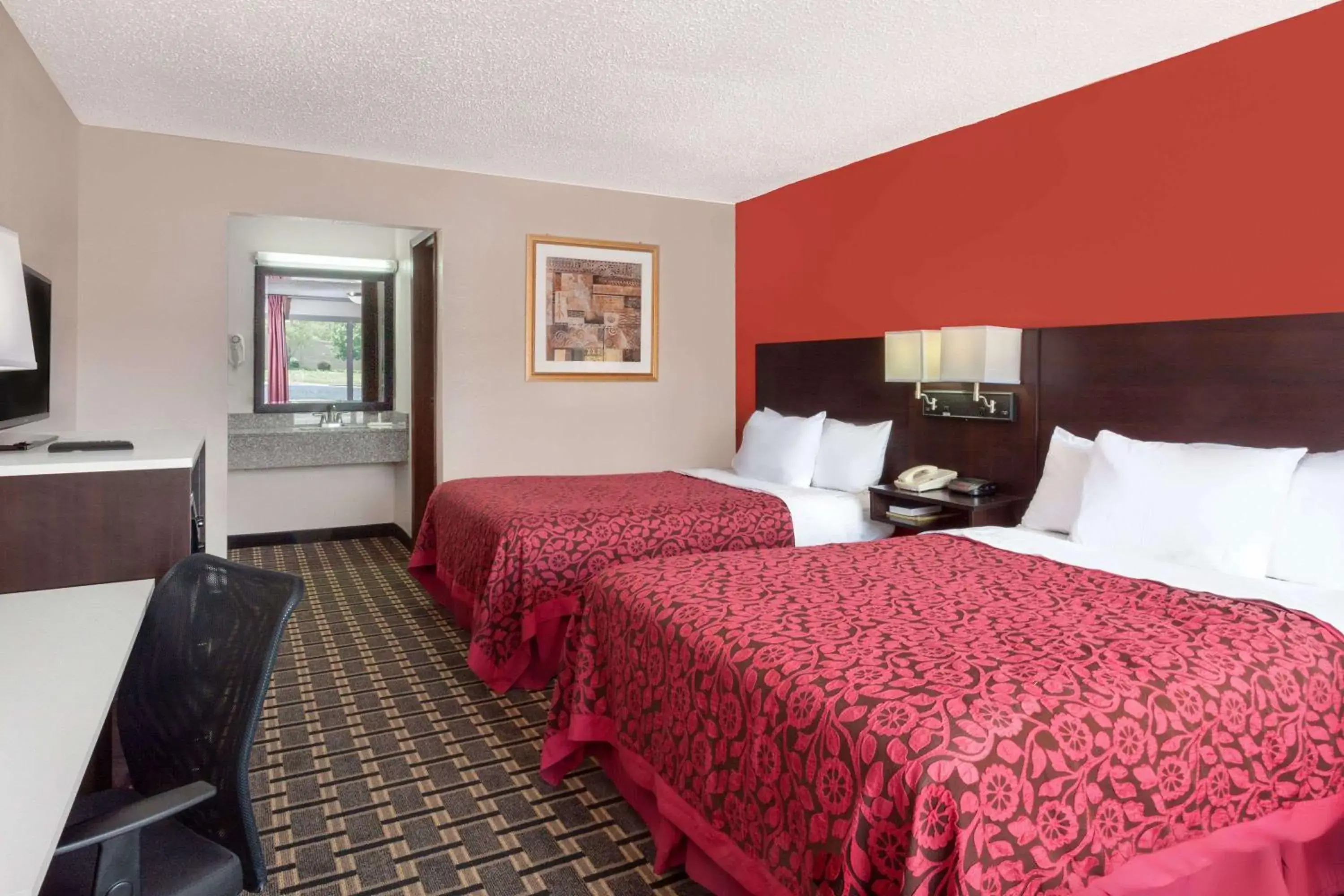 Photo of the whole room, Bed in Days Inn by Wyndham Cullman