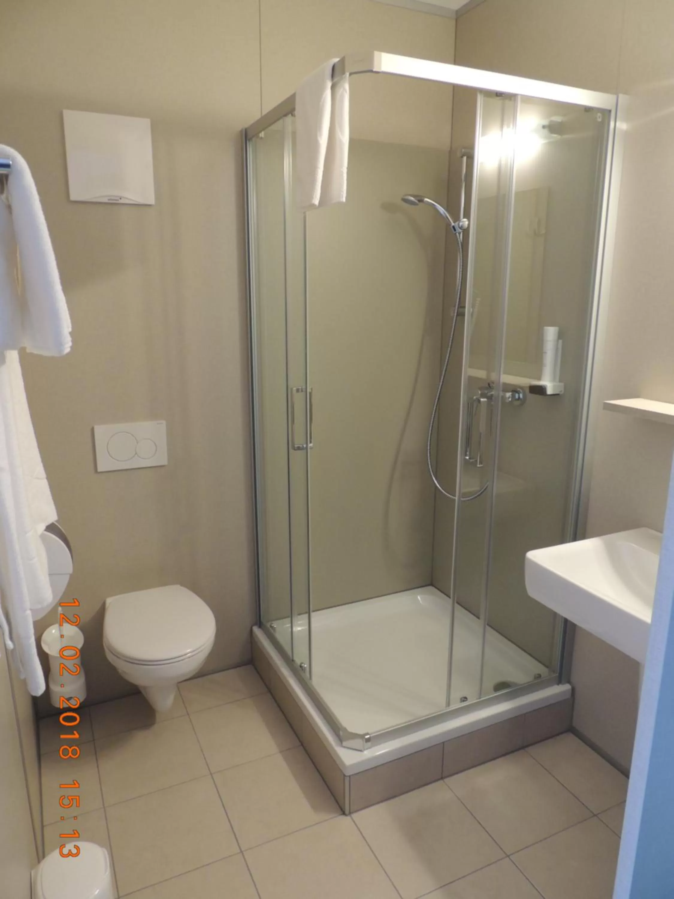 Shower in AVIA Motel Bisamberg