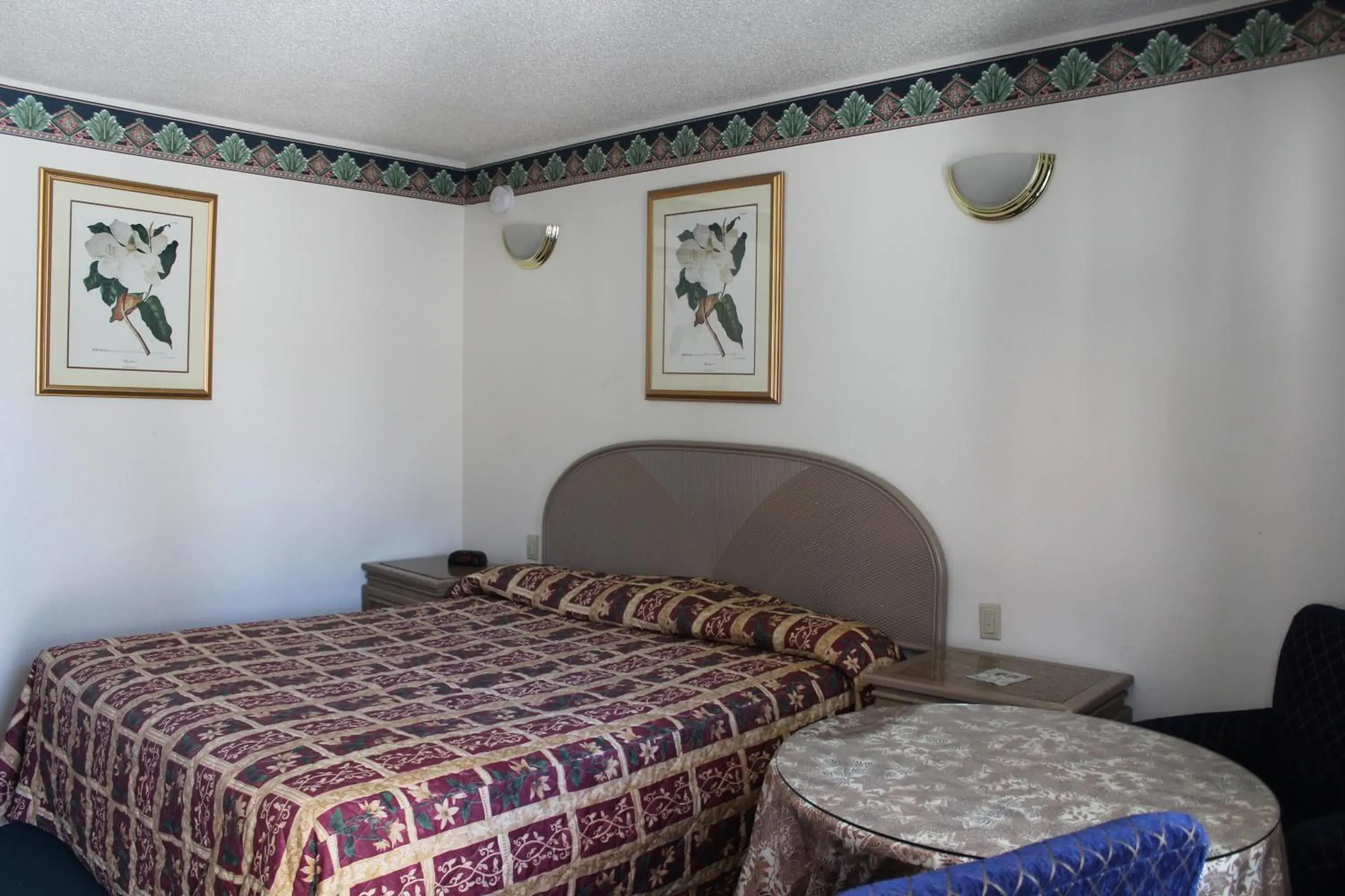 Photo of the whole room, Bed in Best Whittier Inn