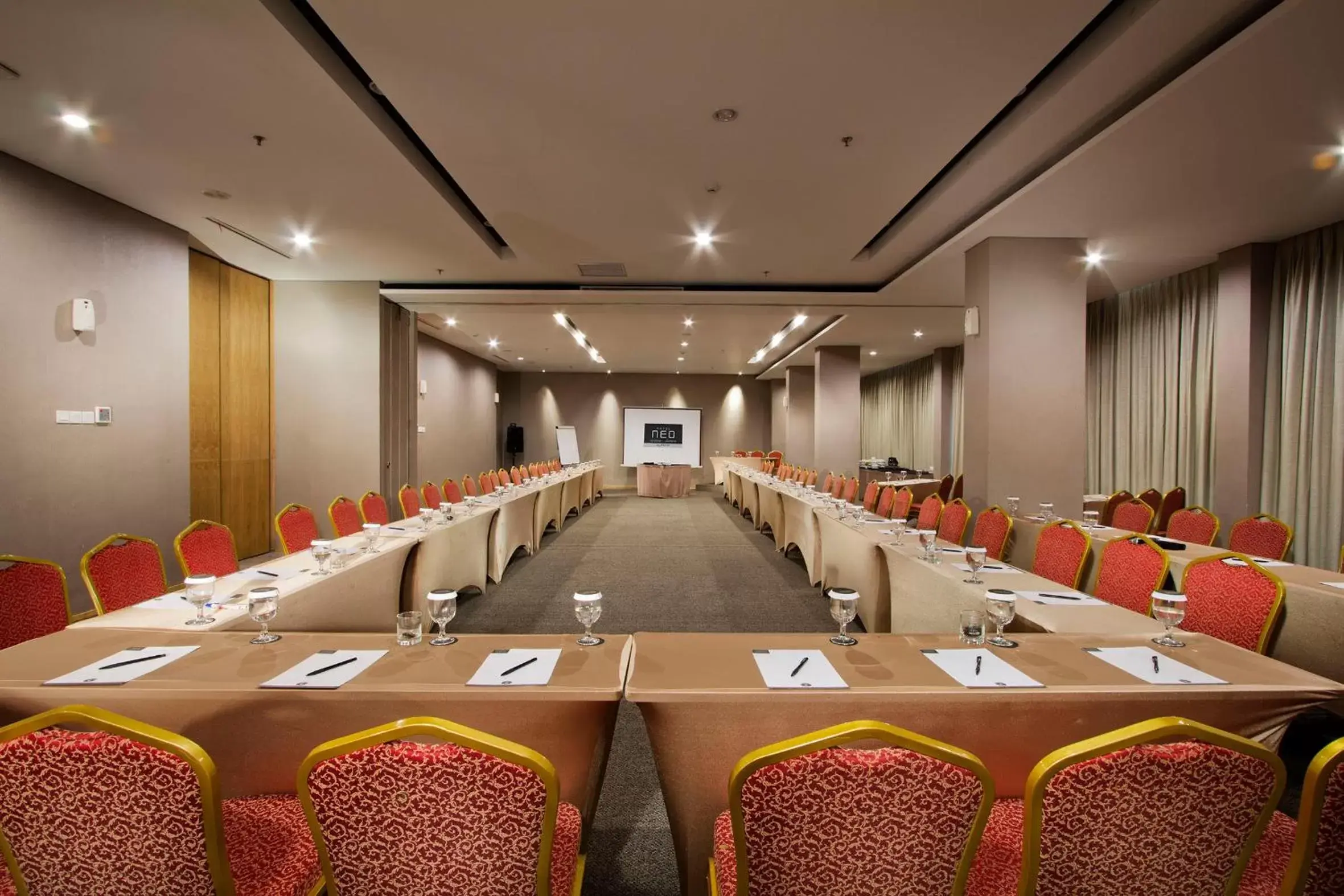 Business facilities in Neo Hotel Tendean Jakarta by ASTON