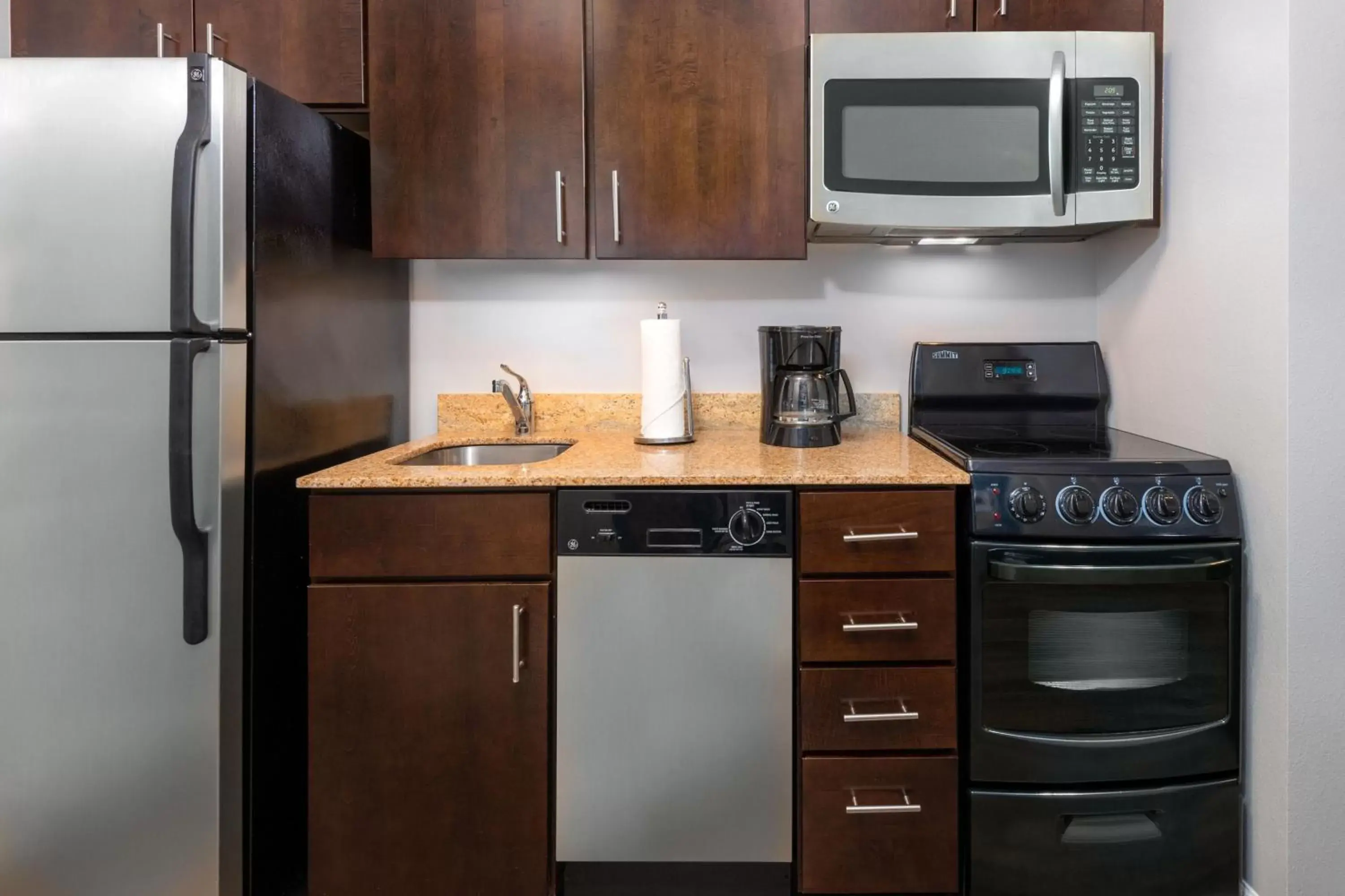 Kitchen or kitchenette, Kitchen/Kitchenette in TownePlace Suites Buffalo Airport