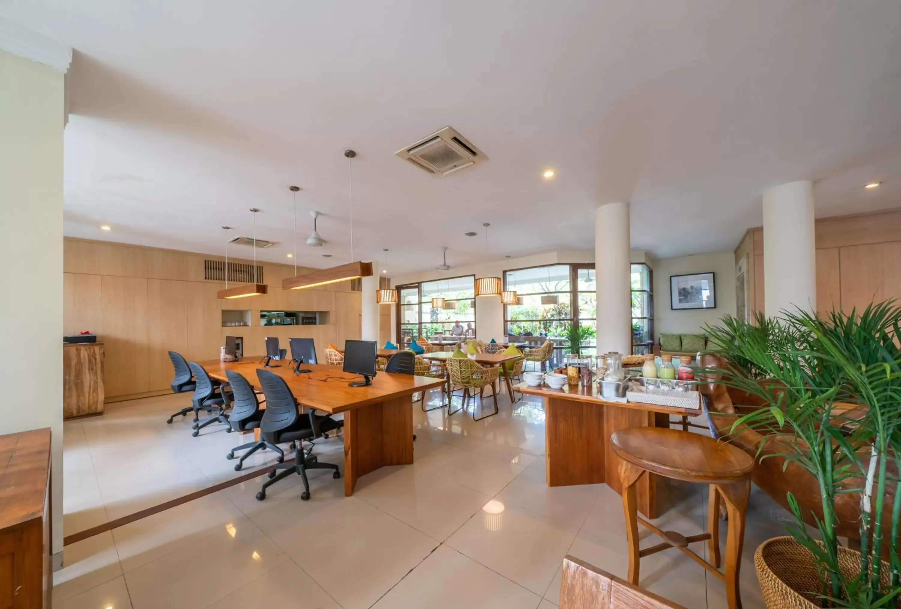 Restaurant/places to eat in Sara Residence by Nakula Restaurant/places to eat in Sara Residence by Nakula