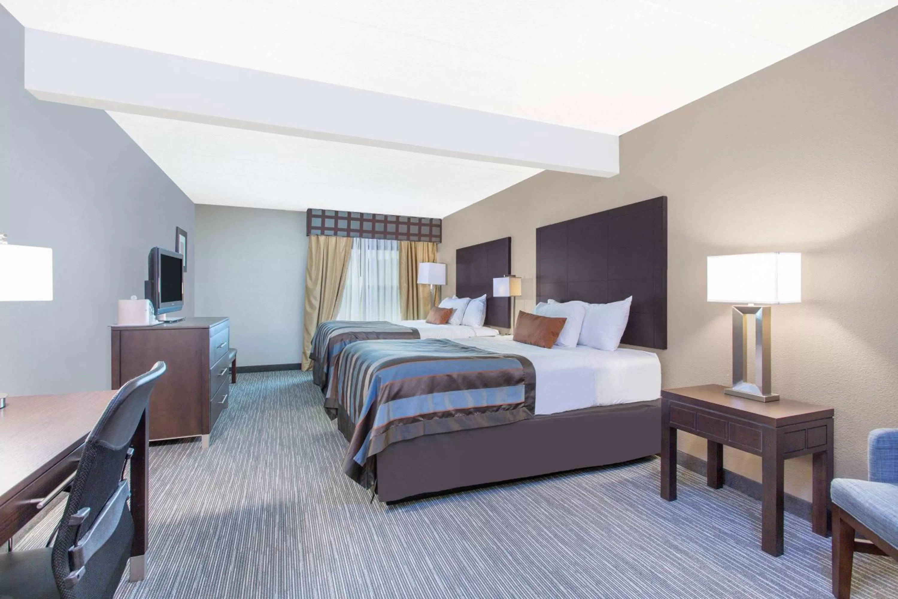 Photo of the whole room, Bed in Wingate by Wyndham Mechanicsburg