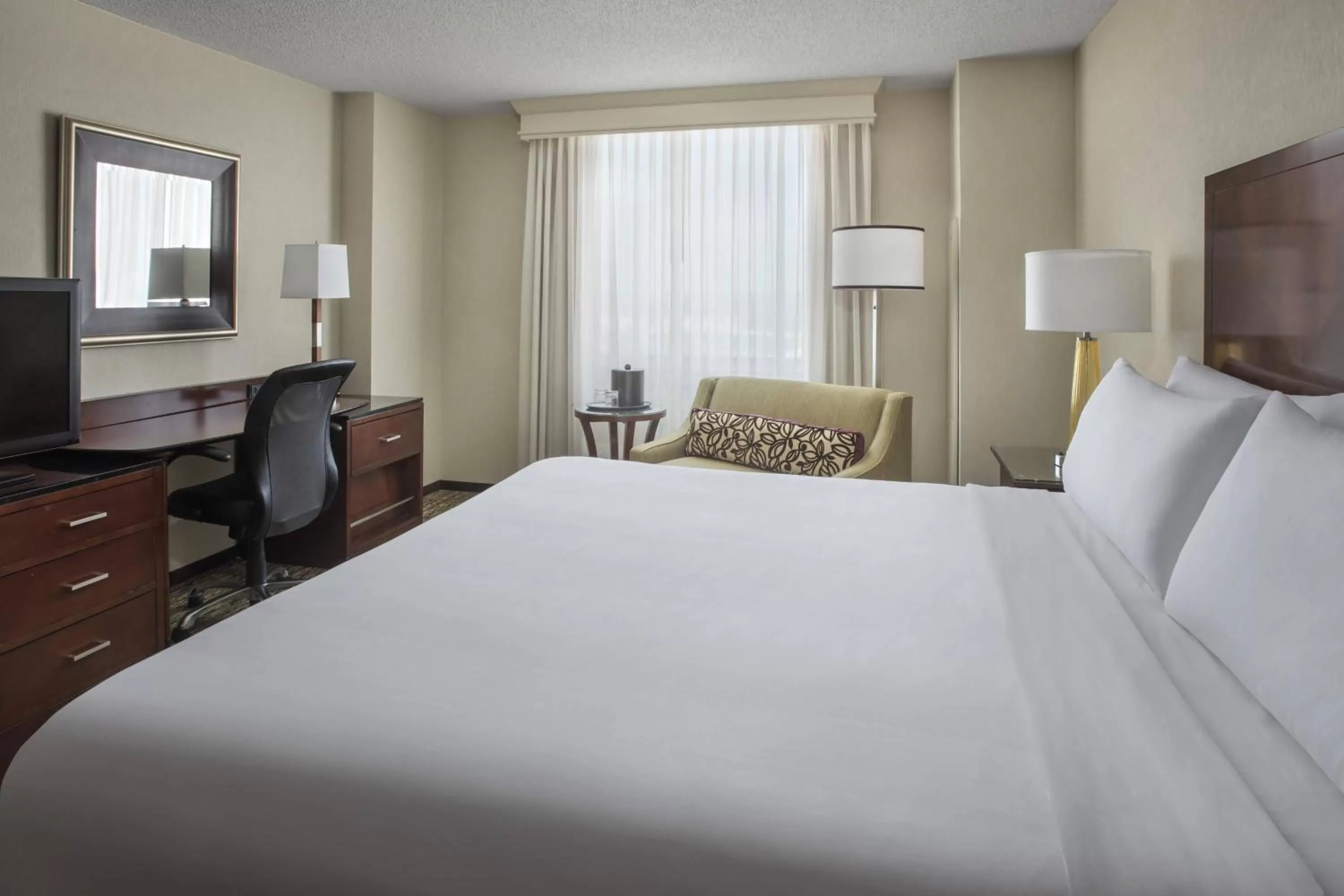 Photo of the whole room, Bed in Philadelphia Airport Marriott