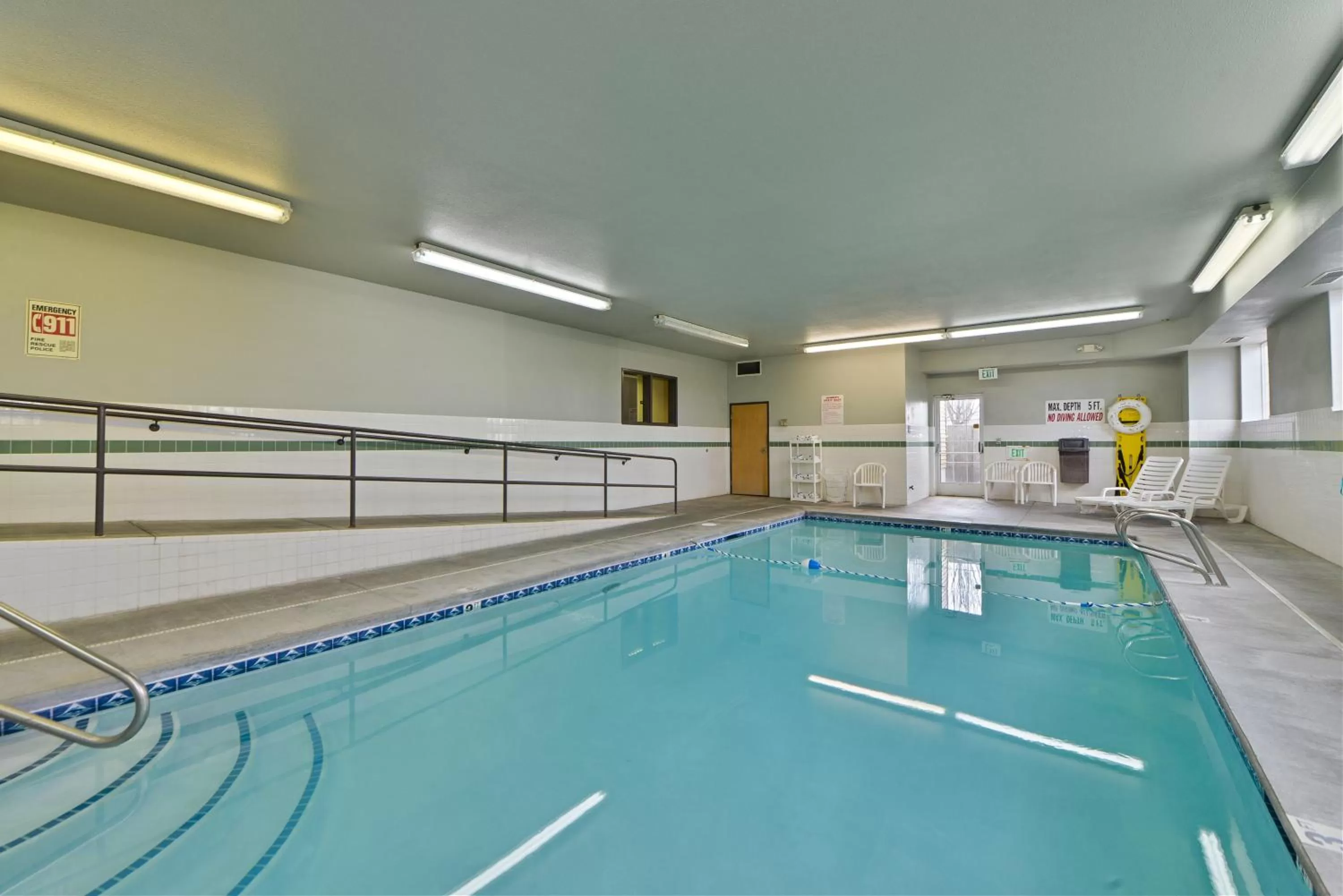 Swimming pool in Motel 6-Meridian, ID - Boise W