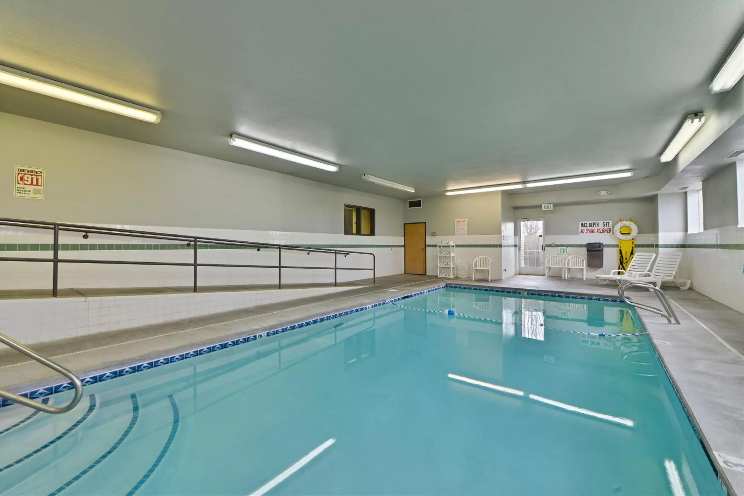 Swimming Pool in Motel 6-Meridian, ID - Boise W