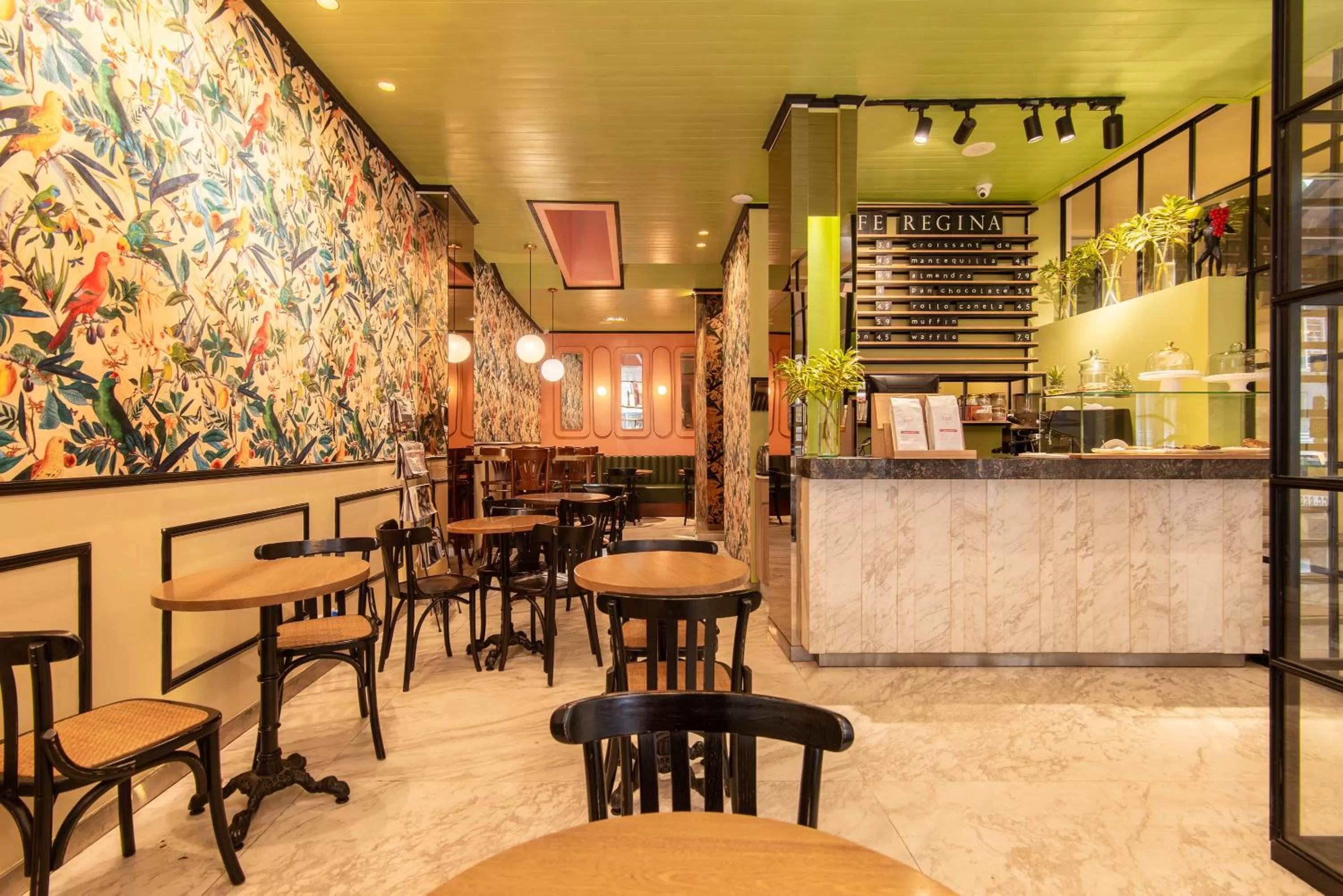 Restaurant/places to eat in Hotel Regina