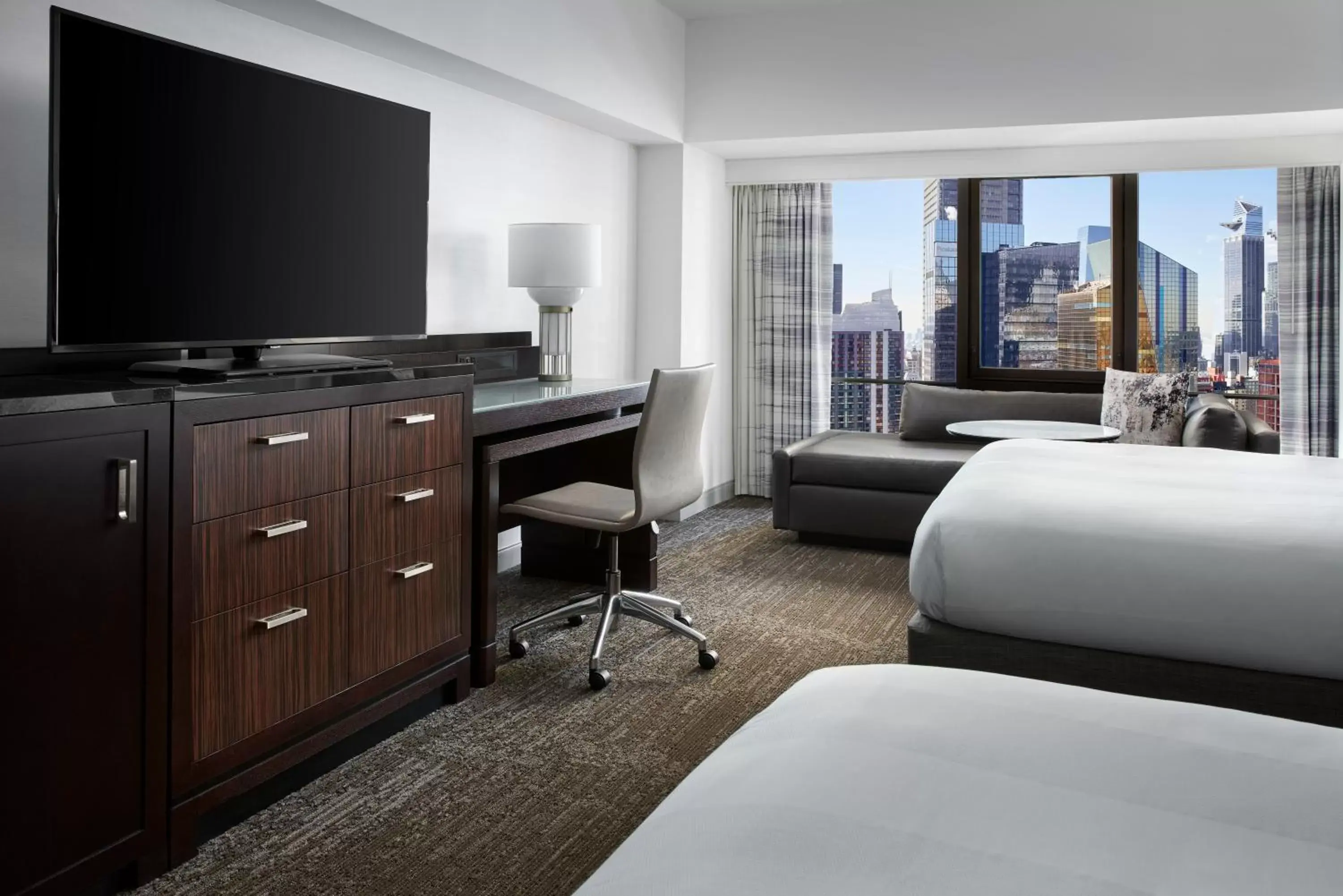 Bedroom, TV/Entertainment Center in New York Marriott Marquis