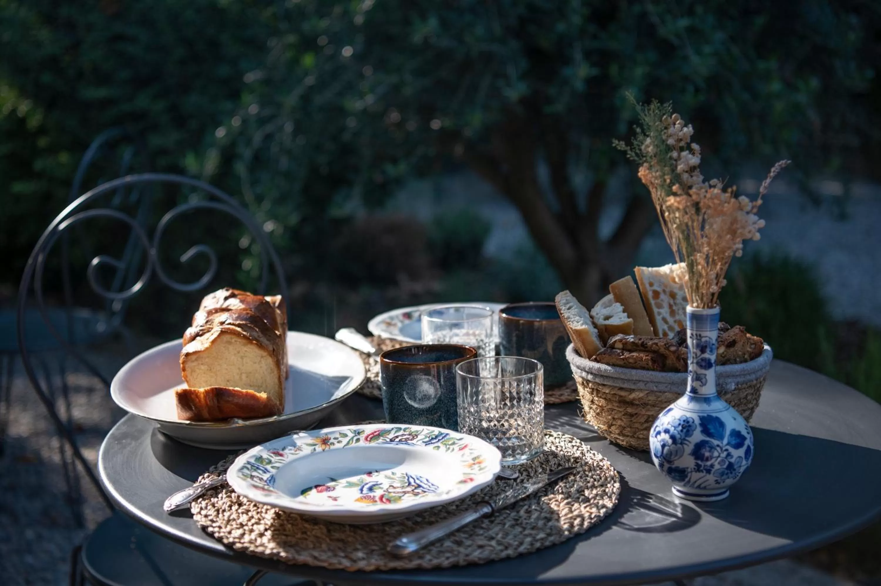 Restaurant/places to eat in Maison Sumiane