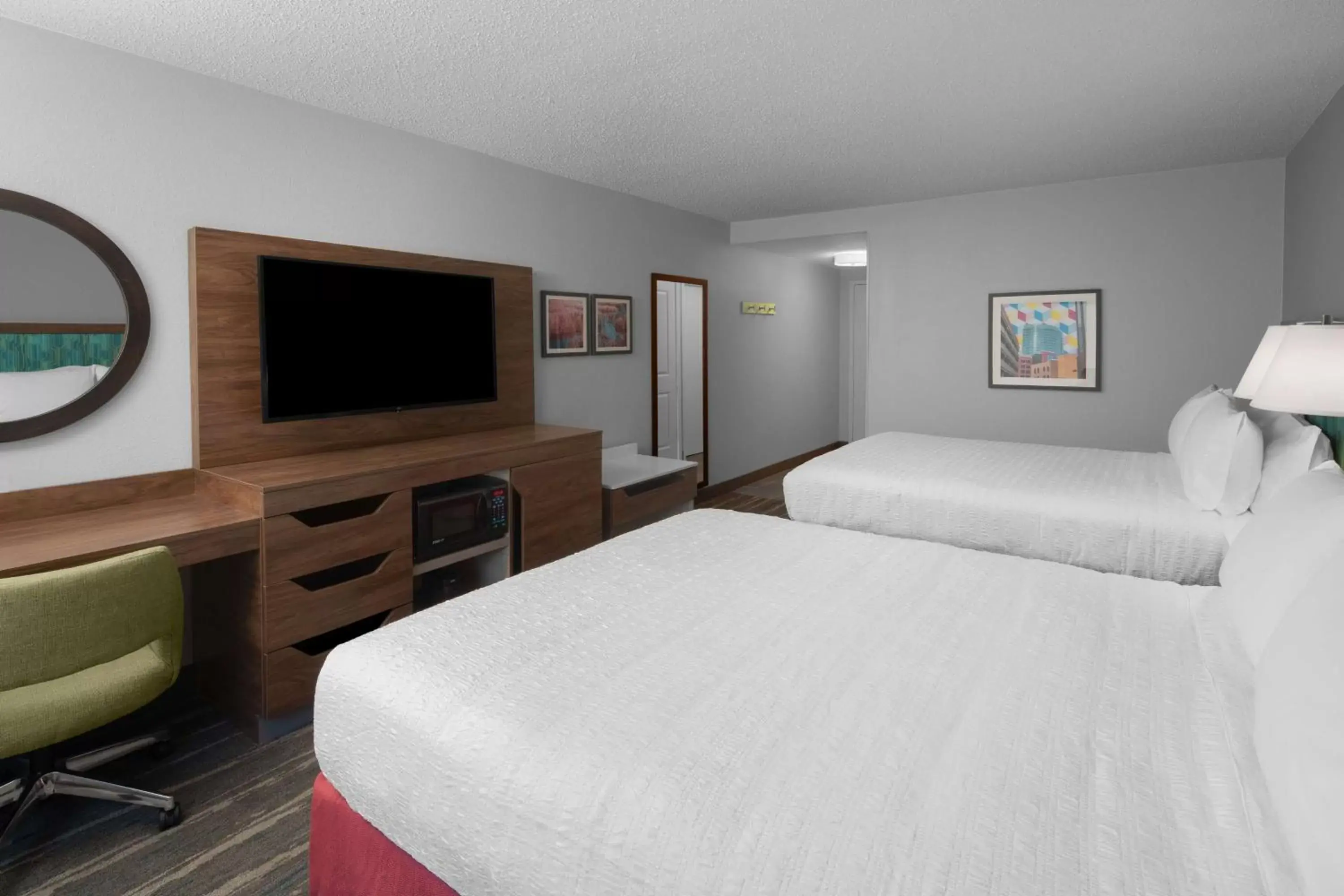 Bedroom, Bed in Hampton Inn & Suites Grand Rapids-Airport 28th St Bedroom, Bed in Hampton Inn & Suites Grand Rapids-Airport 28th St