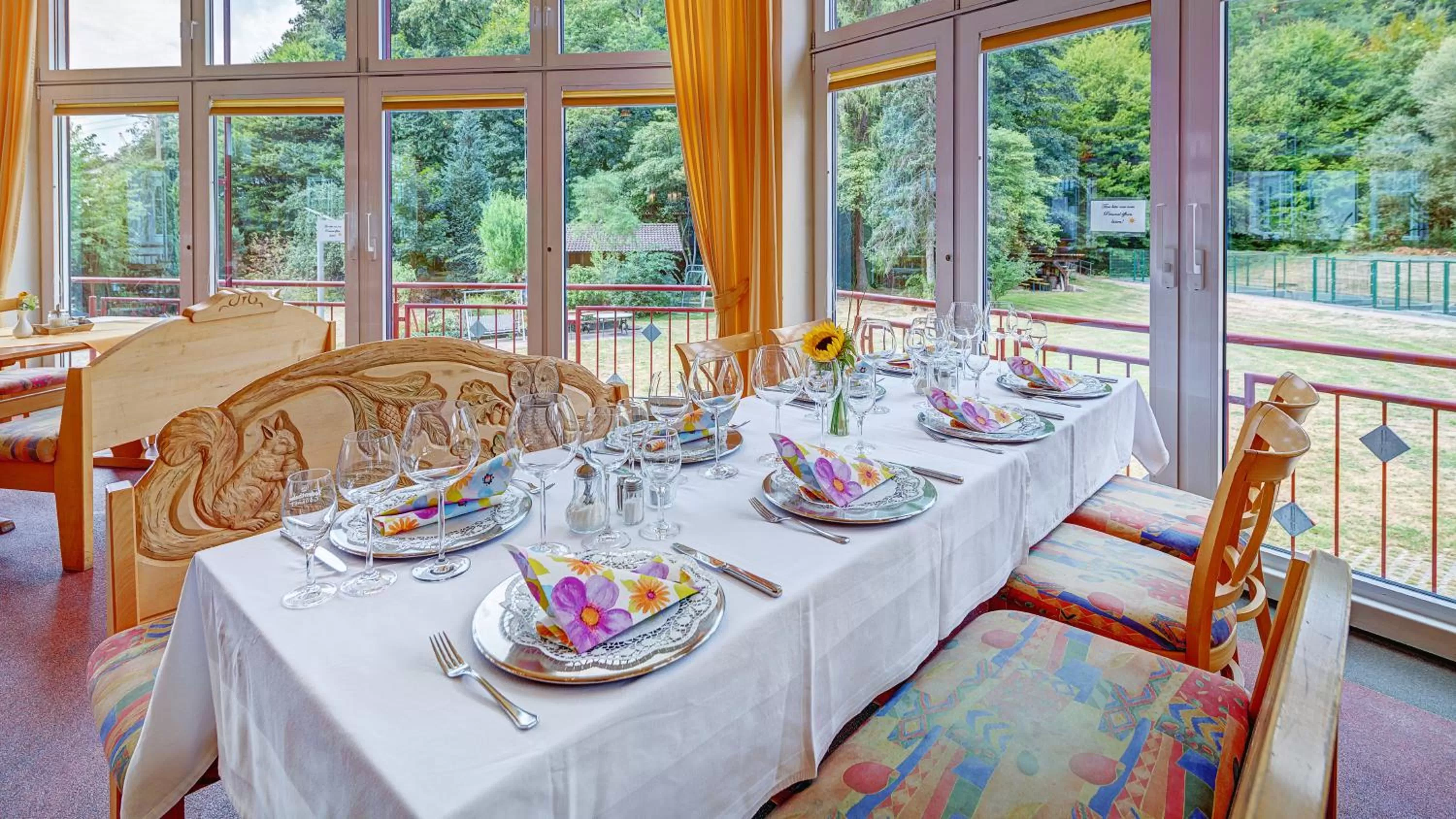 Restaurant/places to eat in Hotel Christel