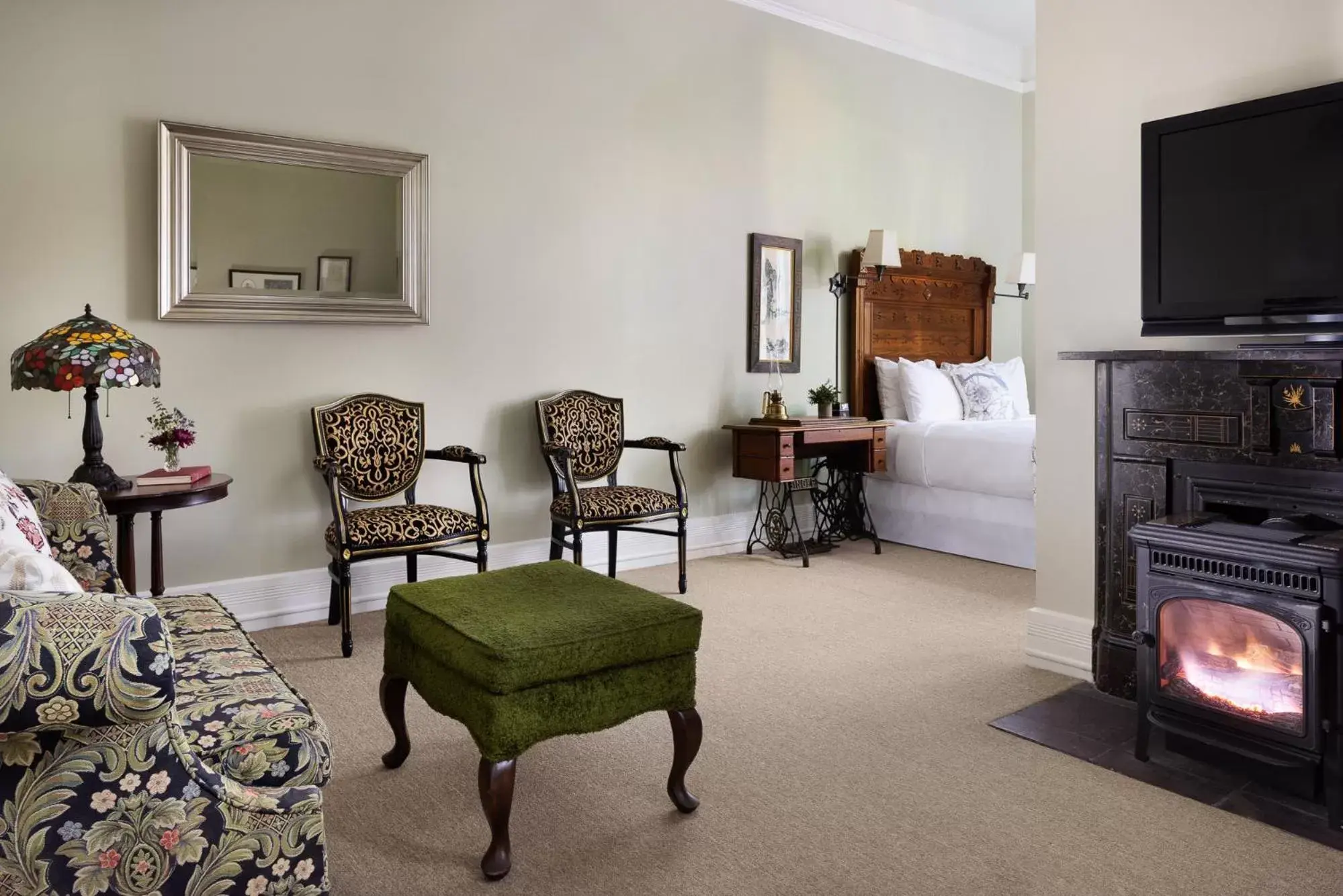 Bed, Seating Area in Garden Street Inn Downtown San Luis Obispo, A Kirkwood Collection Hotel