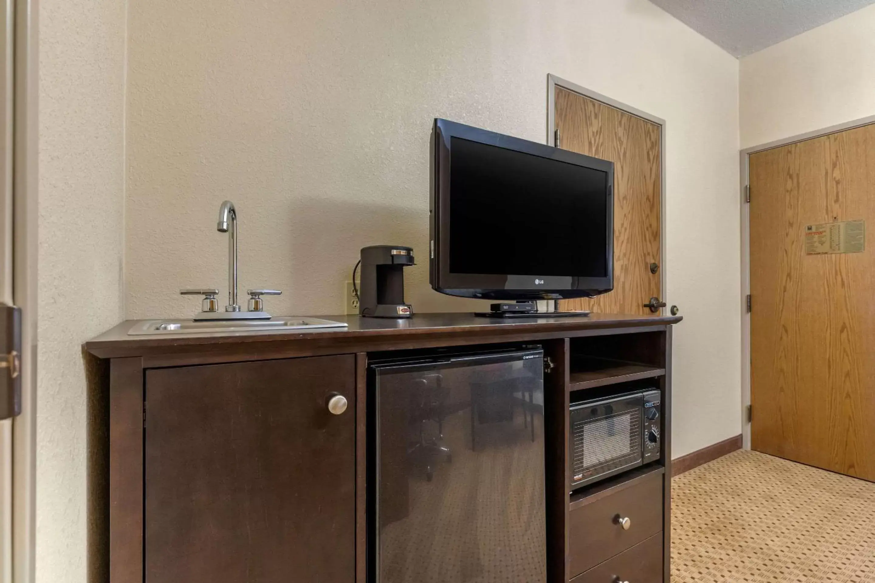 Bedroom, TV/Entertainment Center in Comfort Inn & Suites Kenosha