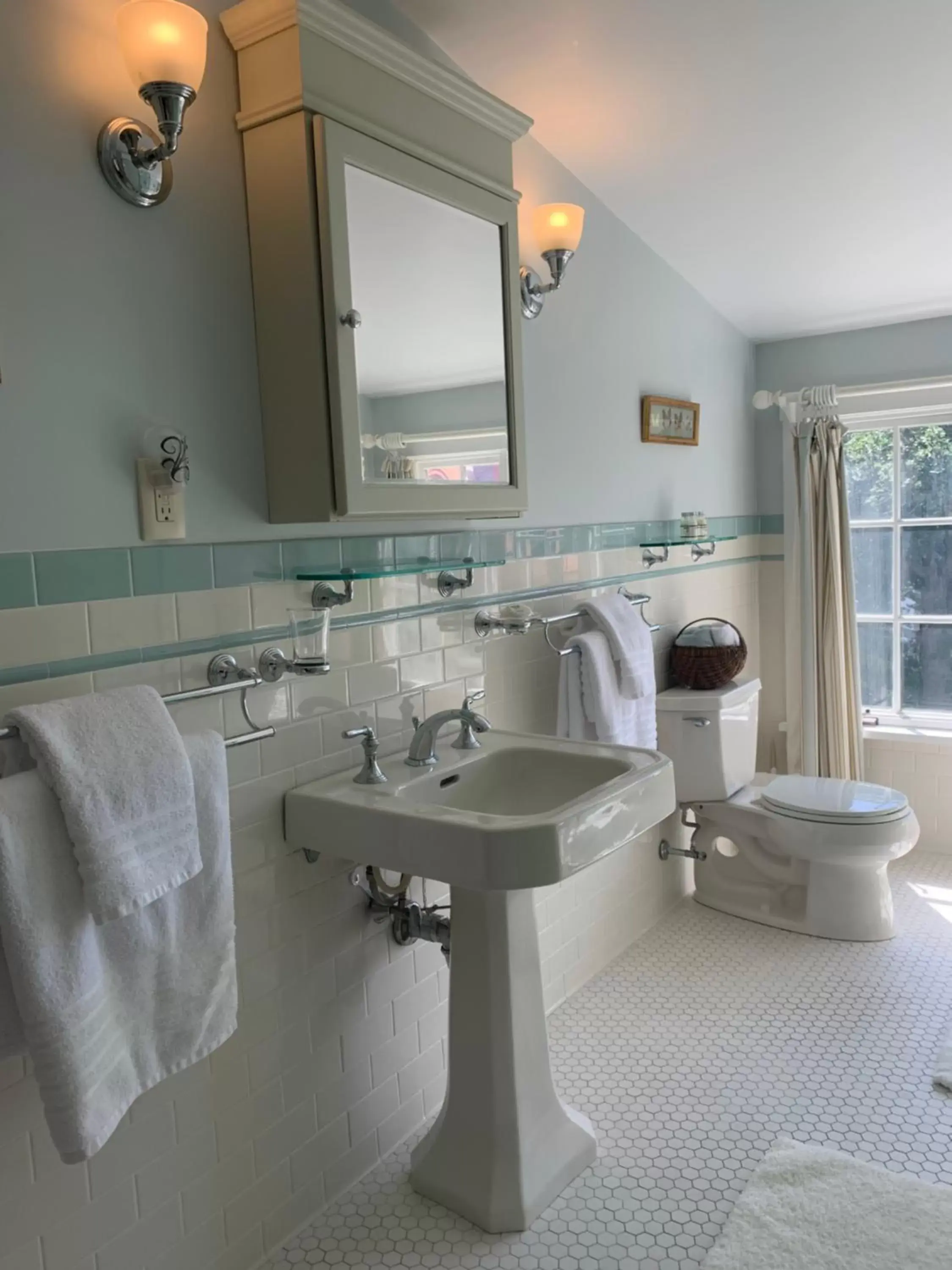 Bathroom in Delano Homestead Bed and Breakfast