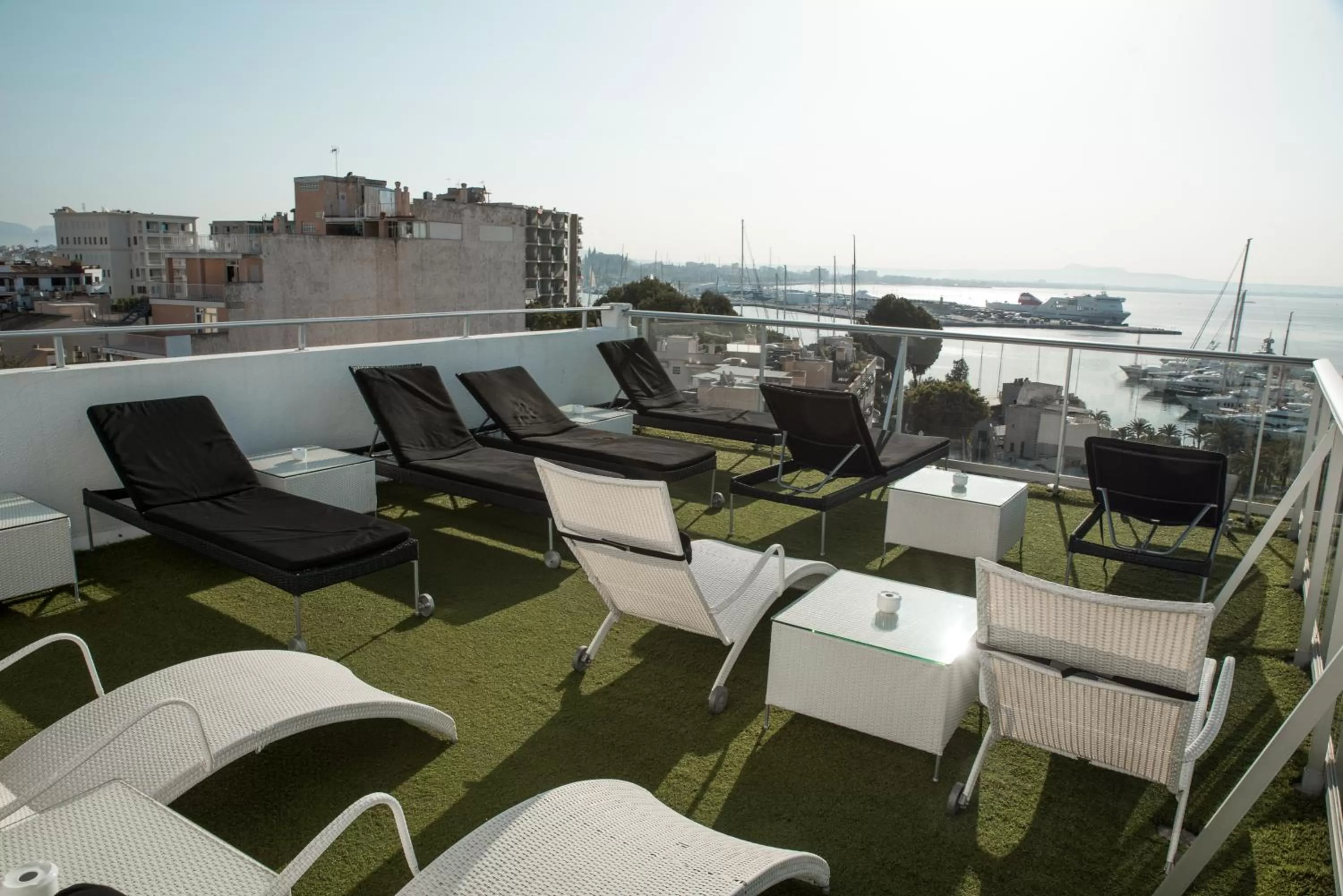 Swimming pool in Hotel Feliz