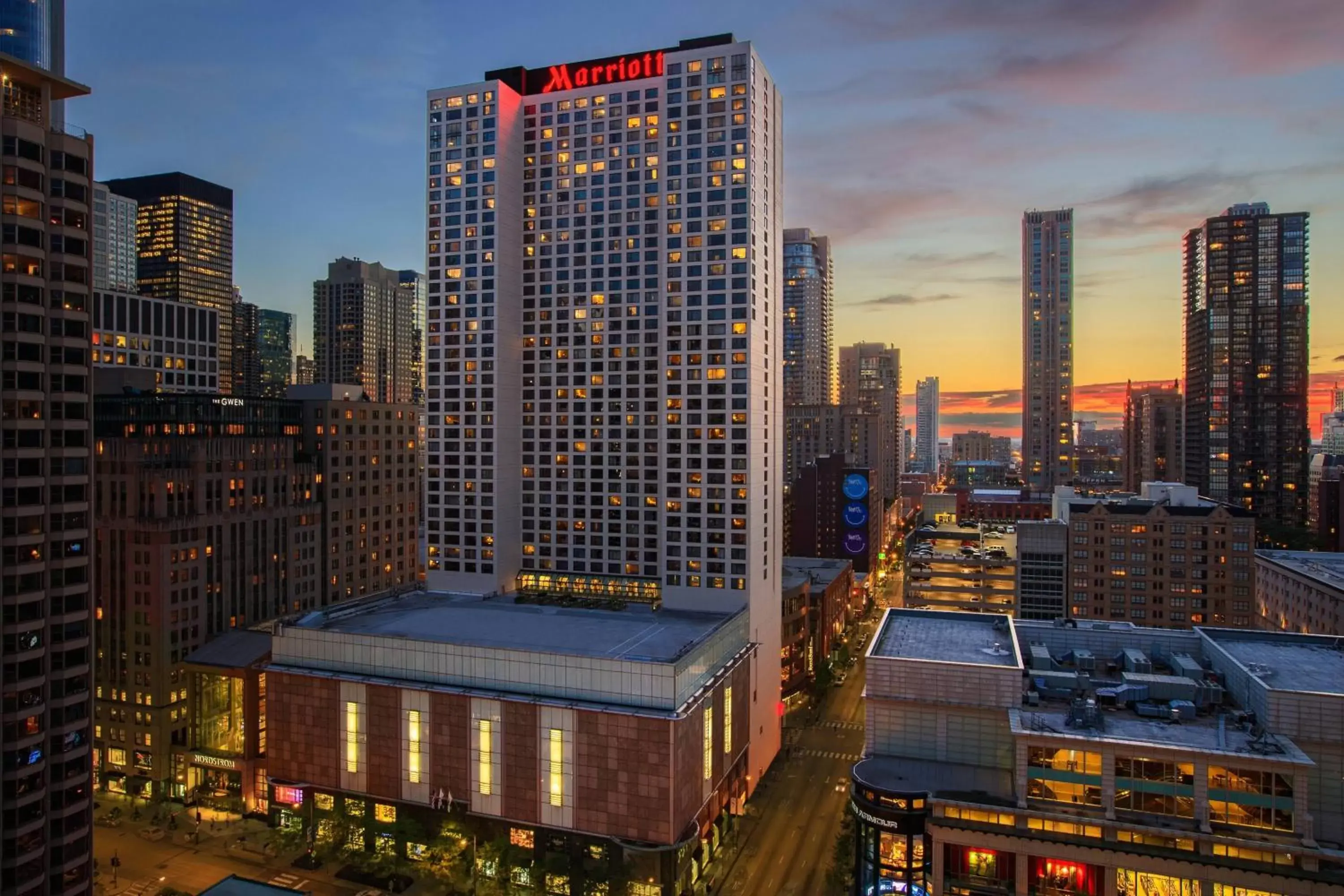 Property building in Chicago Marriott Downtown Magnificent Mile