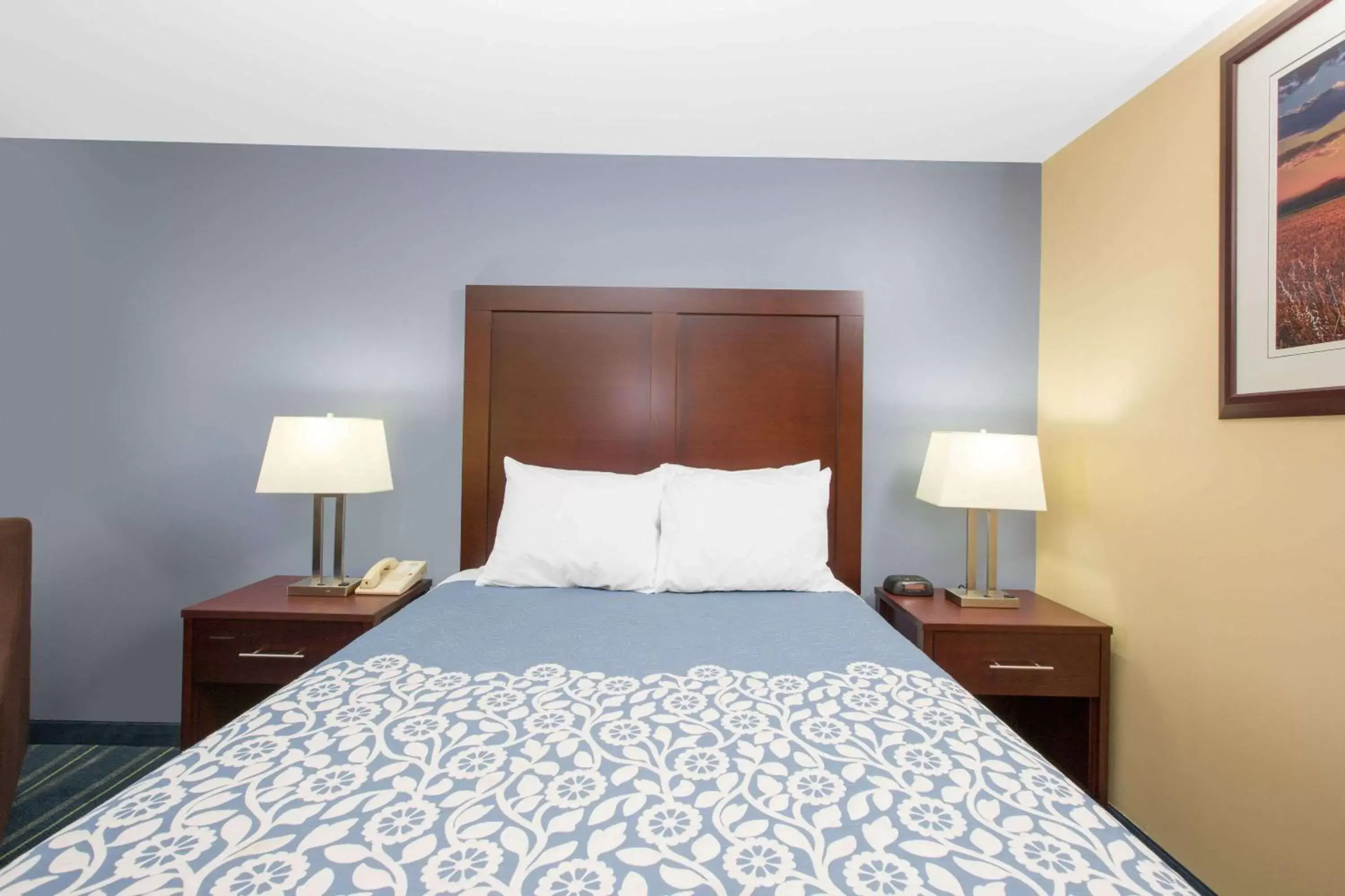 Photo of the whole room, Bed in Days Inn by Wyndham Grand Island
