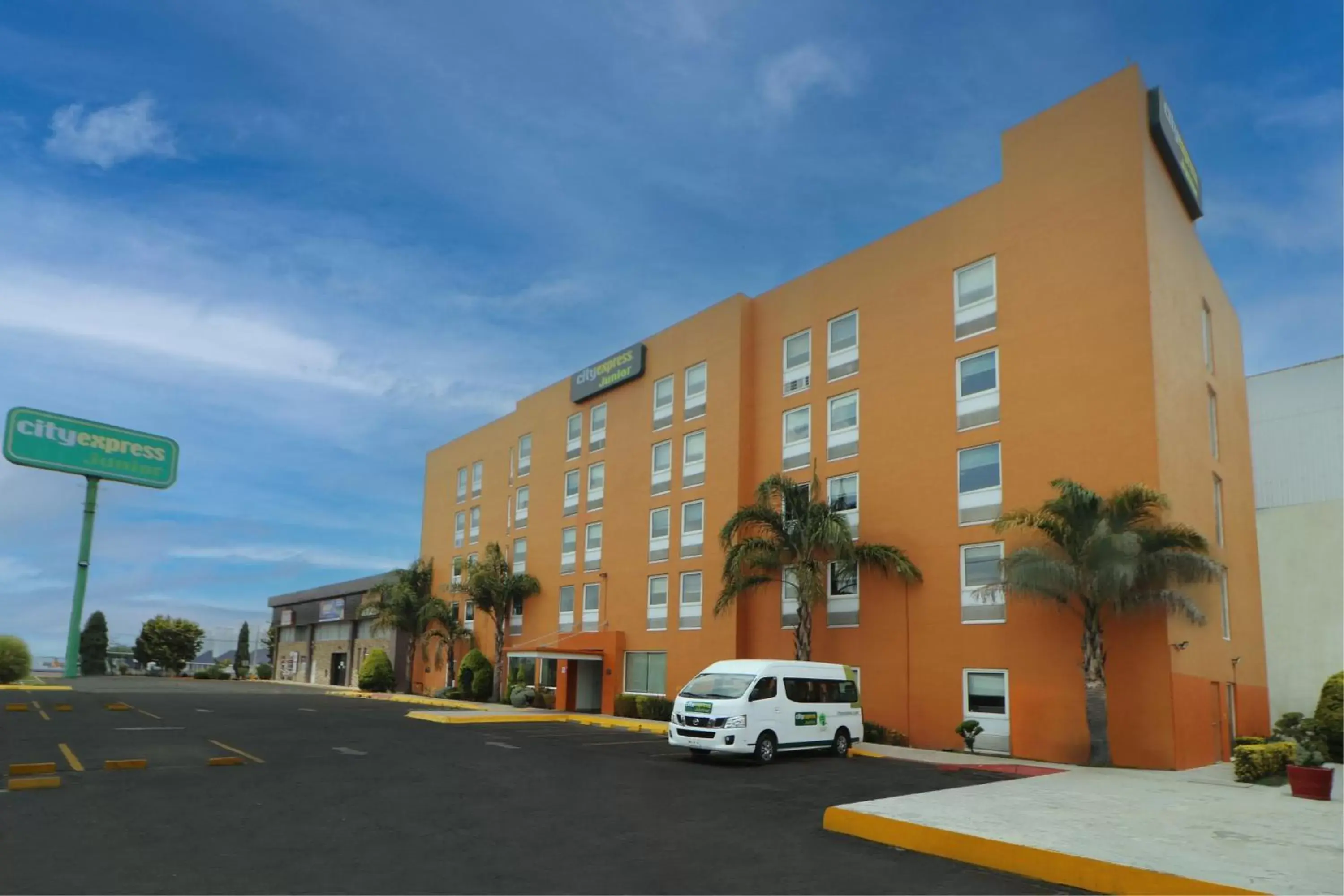 Property Building in City Express Junior by Marriott Cancun