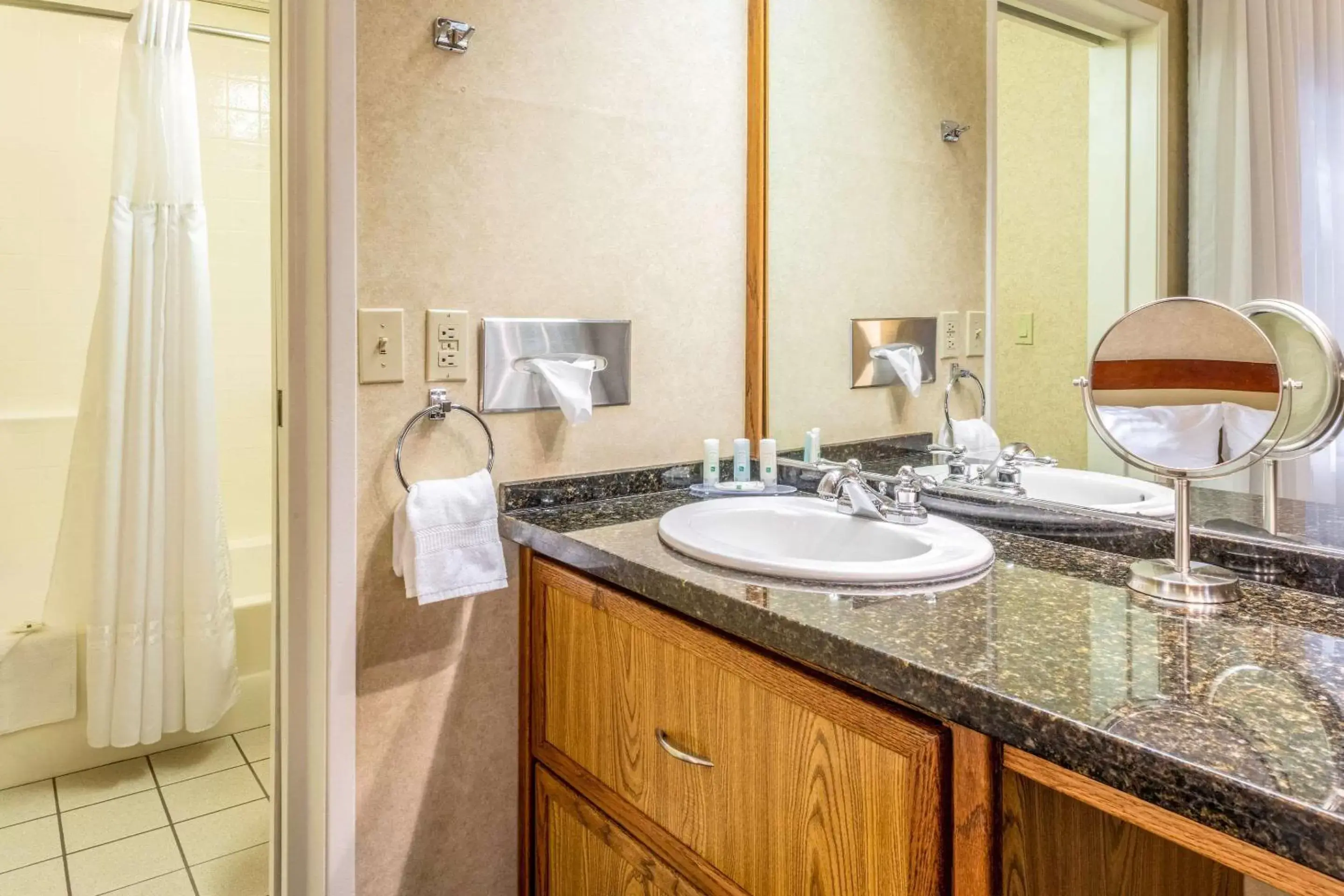 Photo of the whole room, Bathroom in Quality Suites Downtown San Luis Obispo