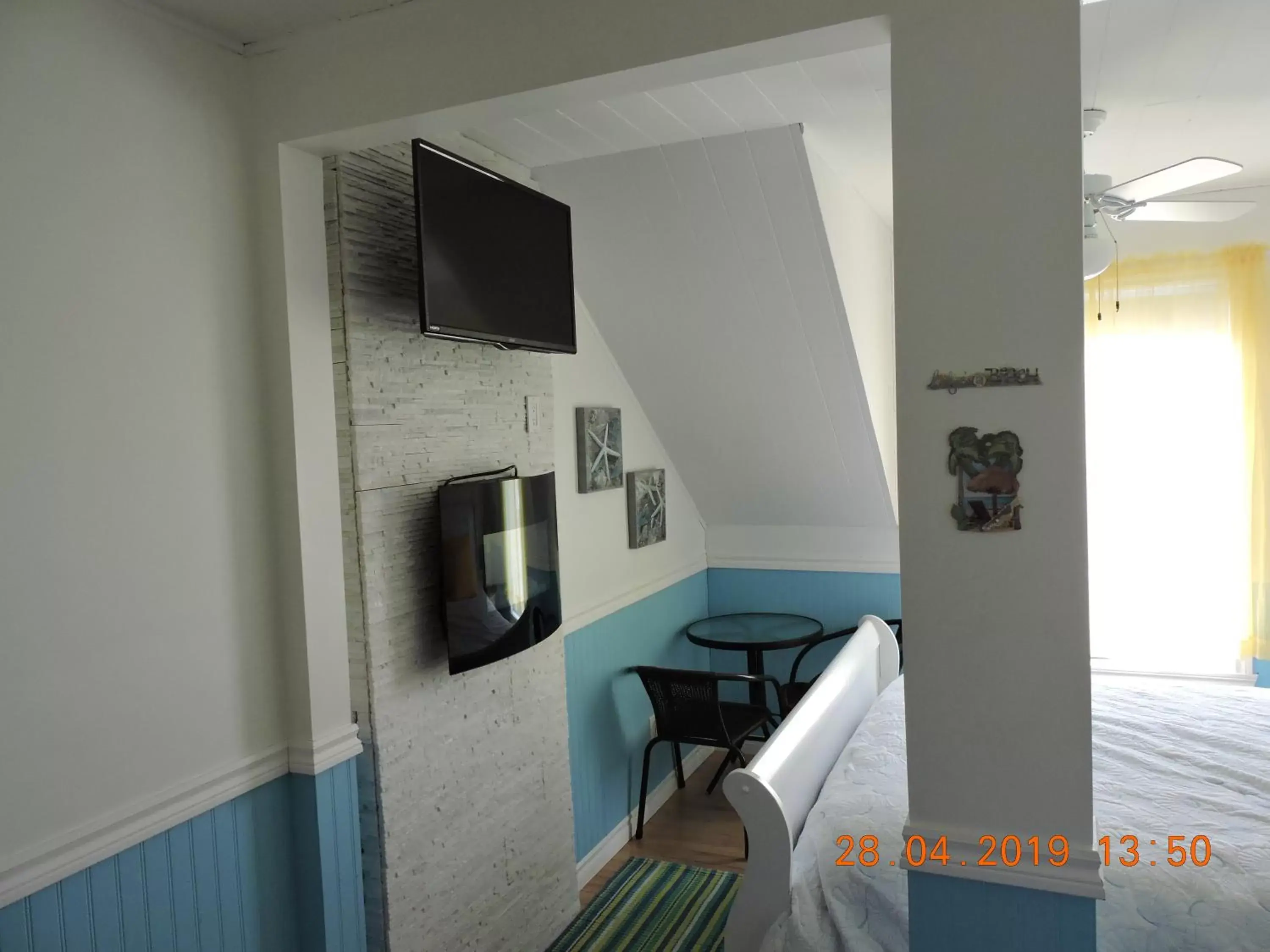 TV and multimedia, TV/Entertainment Center in Gite Passion et Tendresse B&B