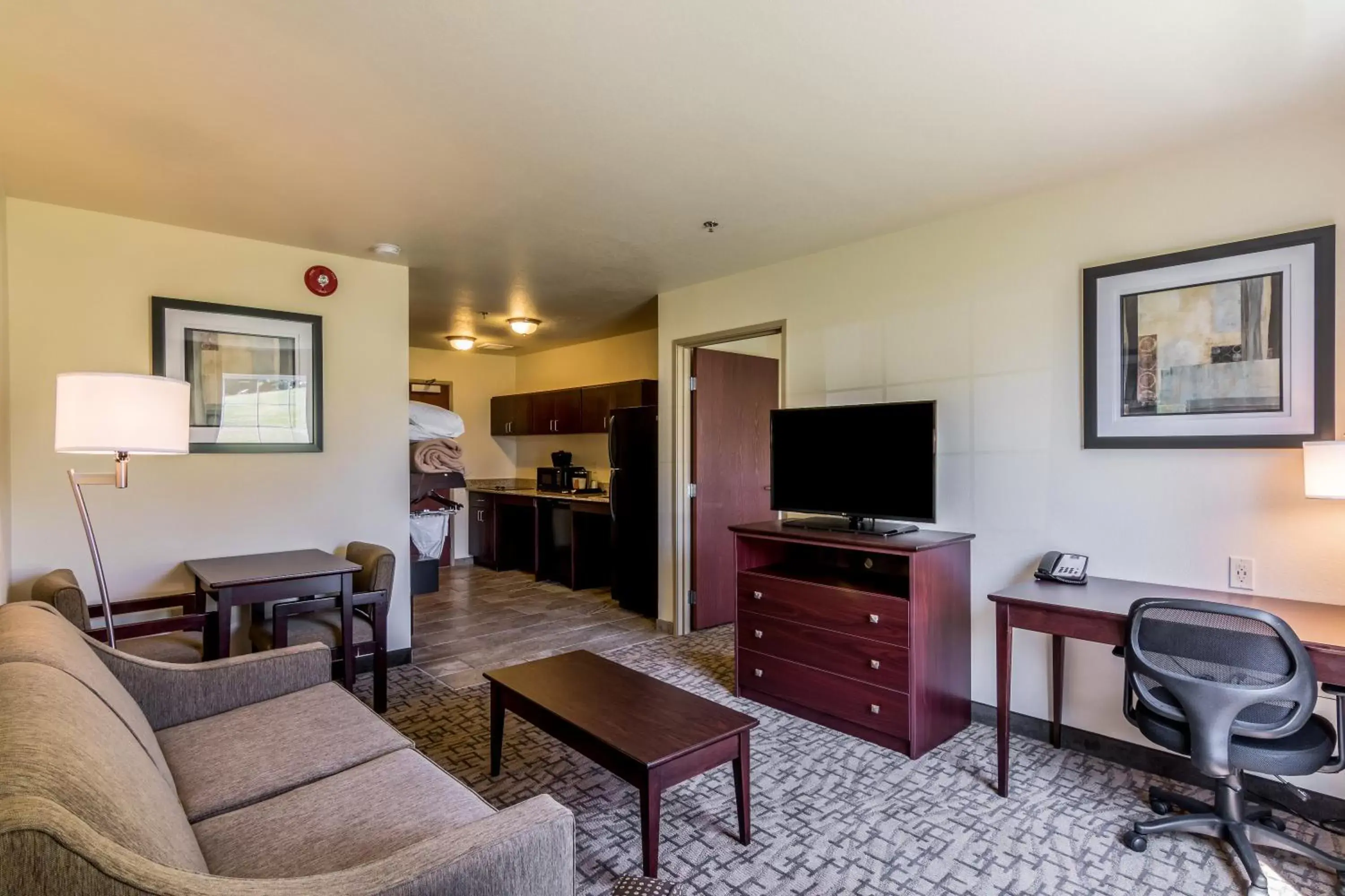 Living room in Cobblestone Inn & Suites - Barron Living room in Cobblestone Inn & Suites - Barron