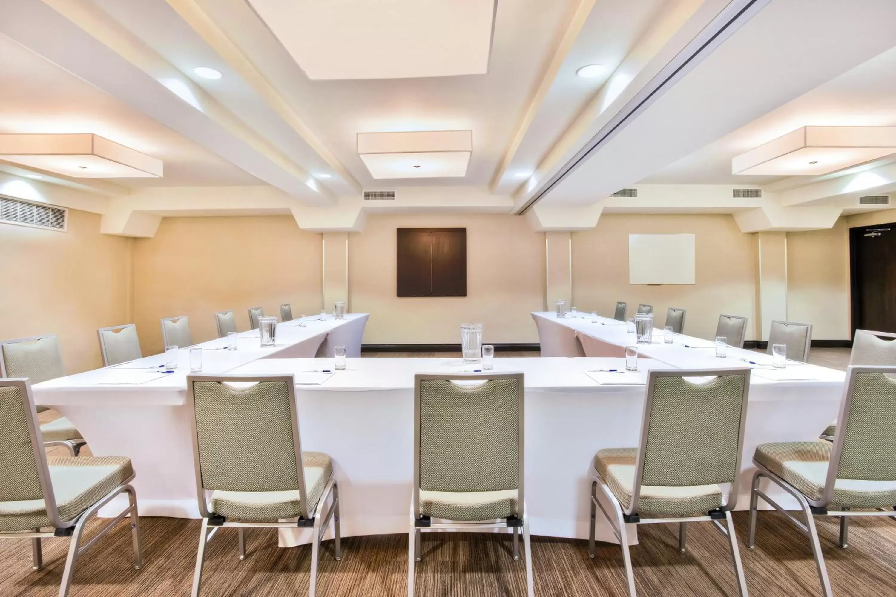 Meeting/conference room in Holiday Inn Express - Sault Ste. Marie, an IHG Hotel
