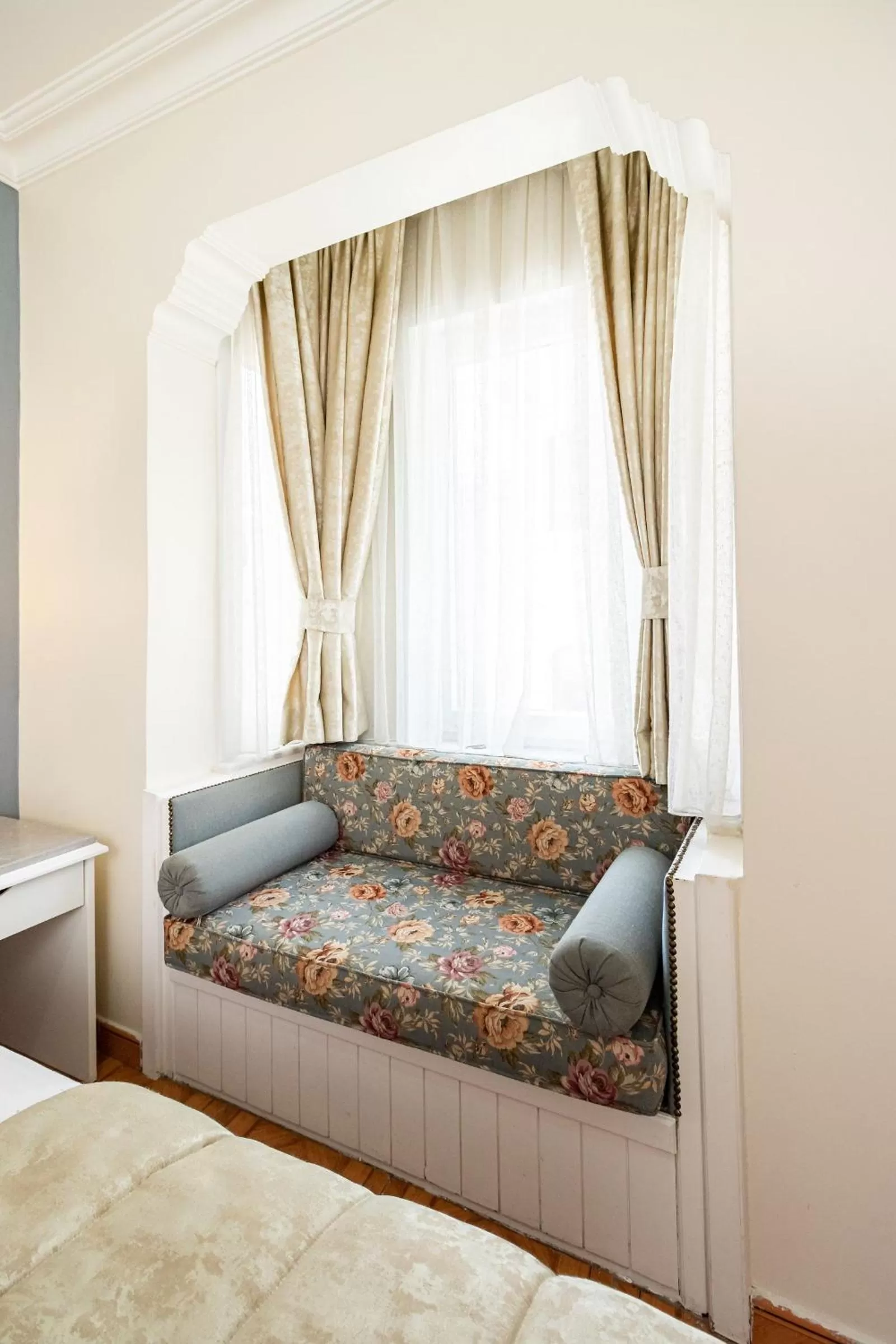 Decorative detail, Bed in Alzer Hotel Special Class