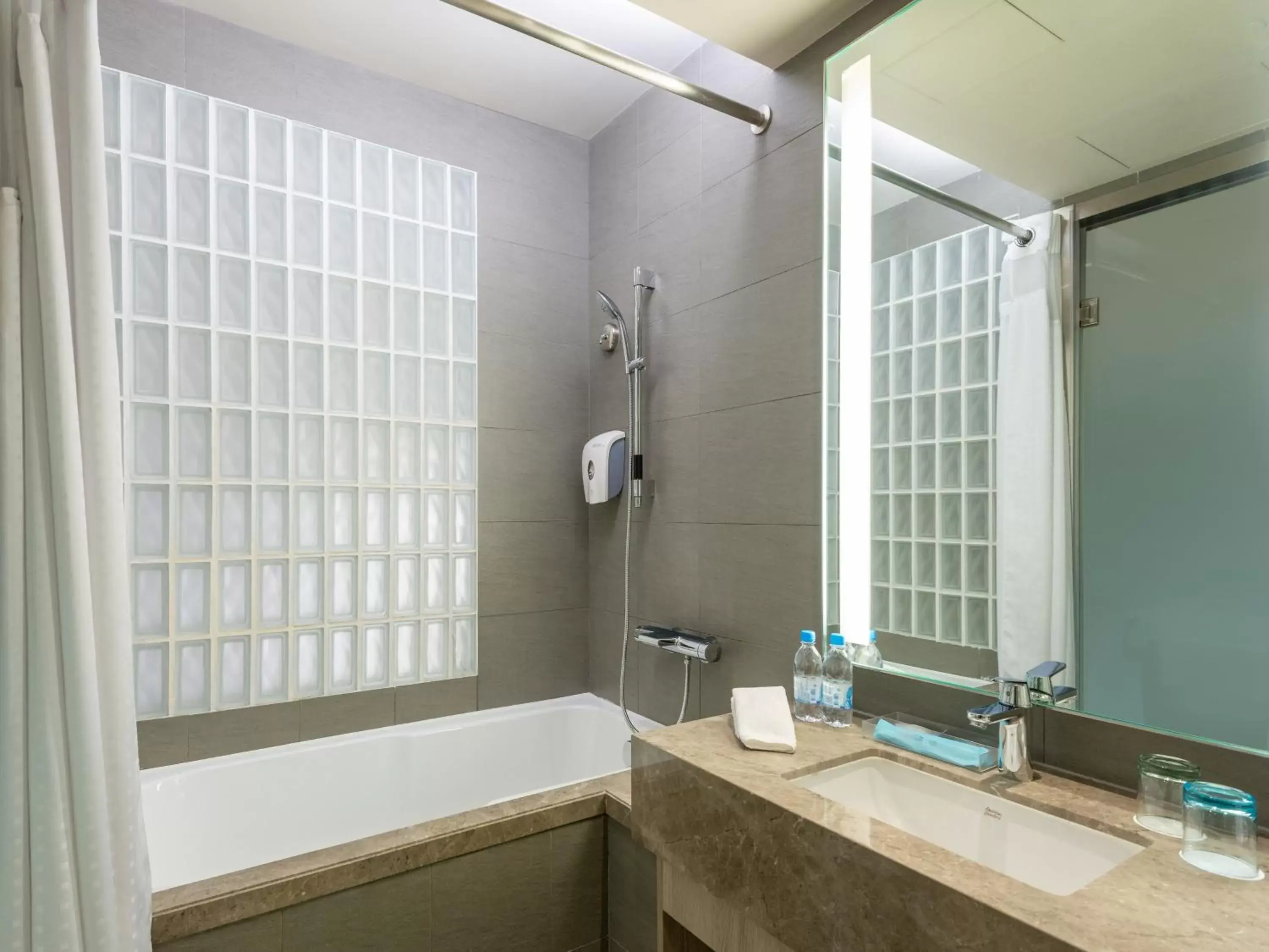 Bathroom in Holiday Inn Express Hong Kong Mongkok, an IHG Hotel