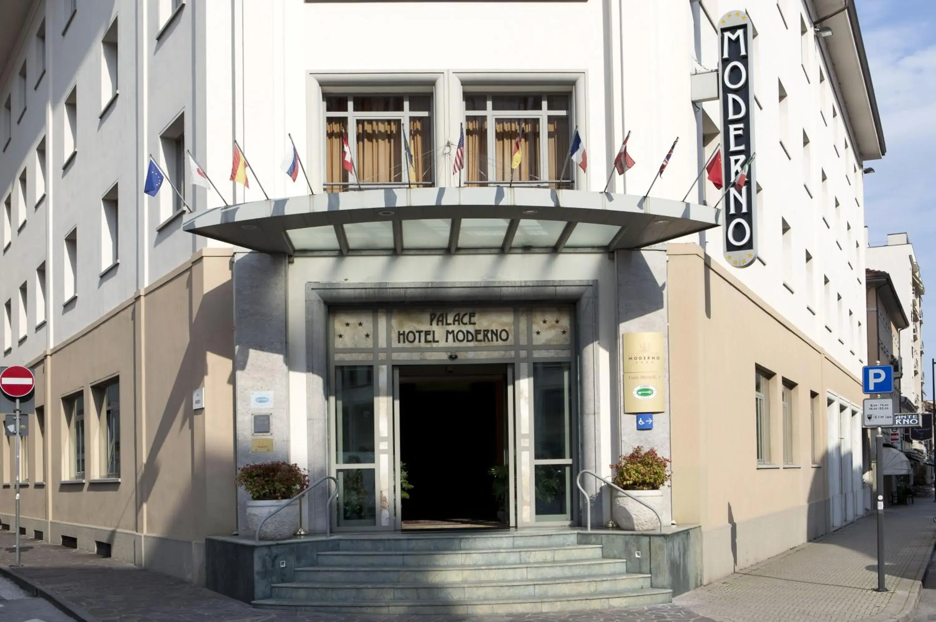 Facade/entrance in Palace Hotel Moderno