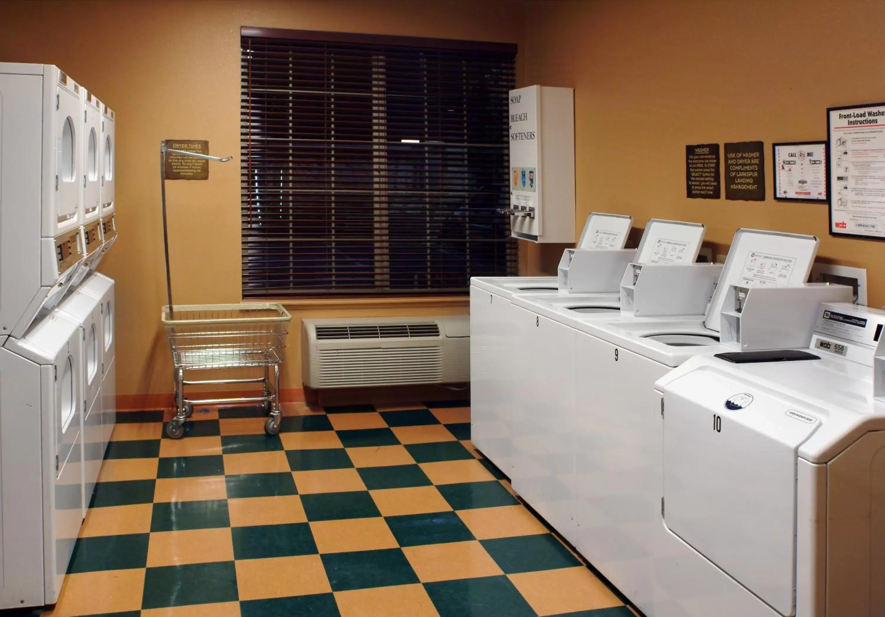 Area and facilities, Kitchen/Kitchenette in Larkspur Landing Sacramento-An All-Suite Hotel