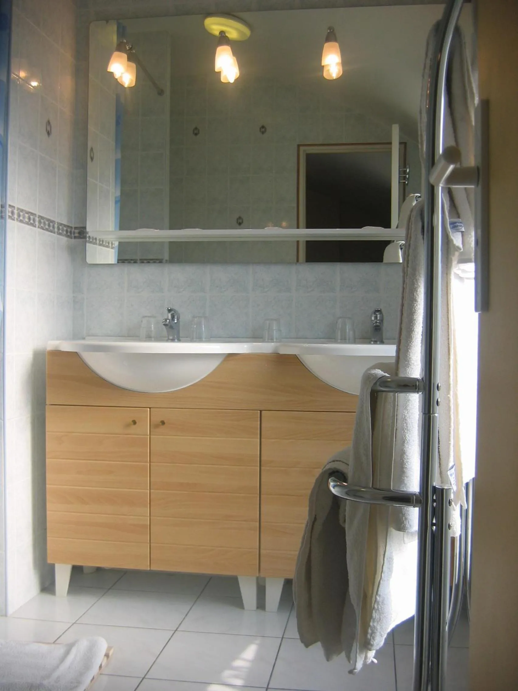 Bathroom in Hotel Ferney République