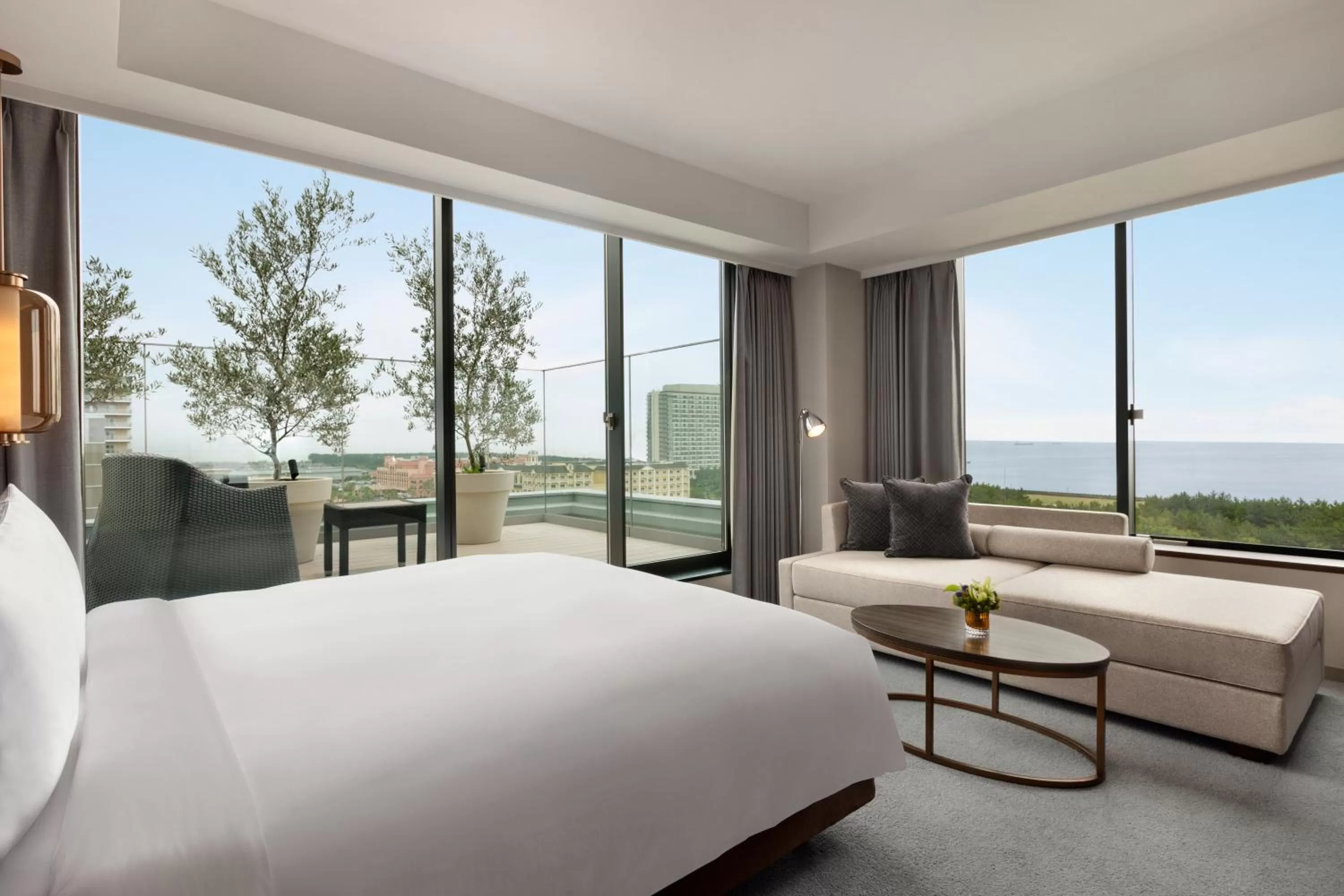 Photo of the whole room, Bed in Hyatt Regency Tokyo Bay