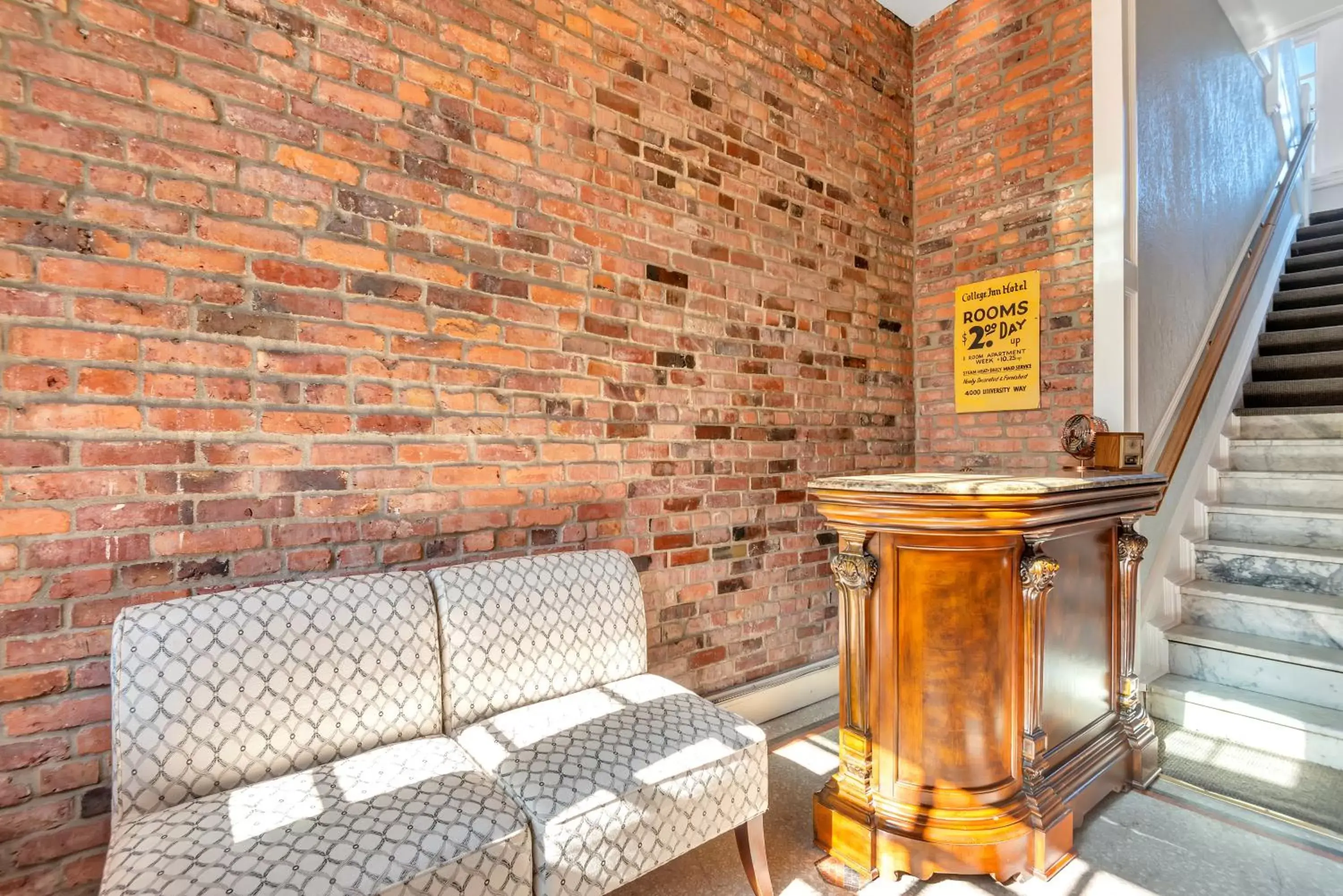 Lobby or reception, Seating Area in College Inn Hotel