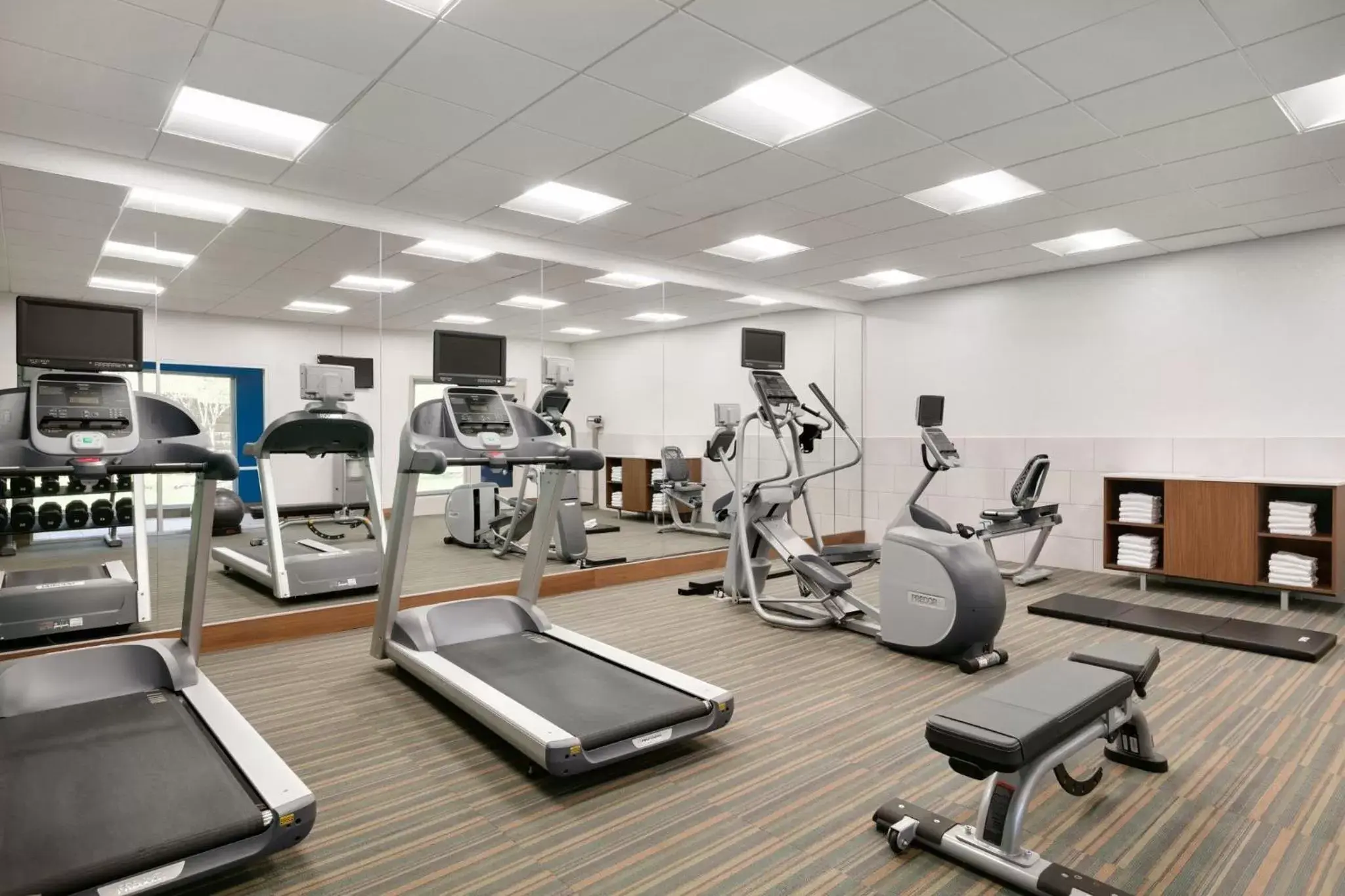 Fitness centre/facilities, Fitness Center/Facilities in Holiday Inn Express & Suites Salisbury, an IHG Hotel