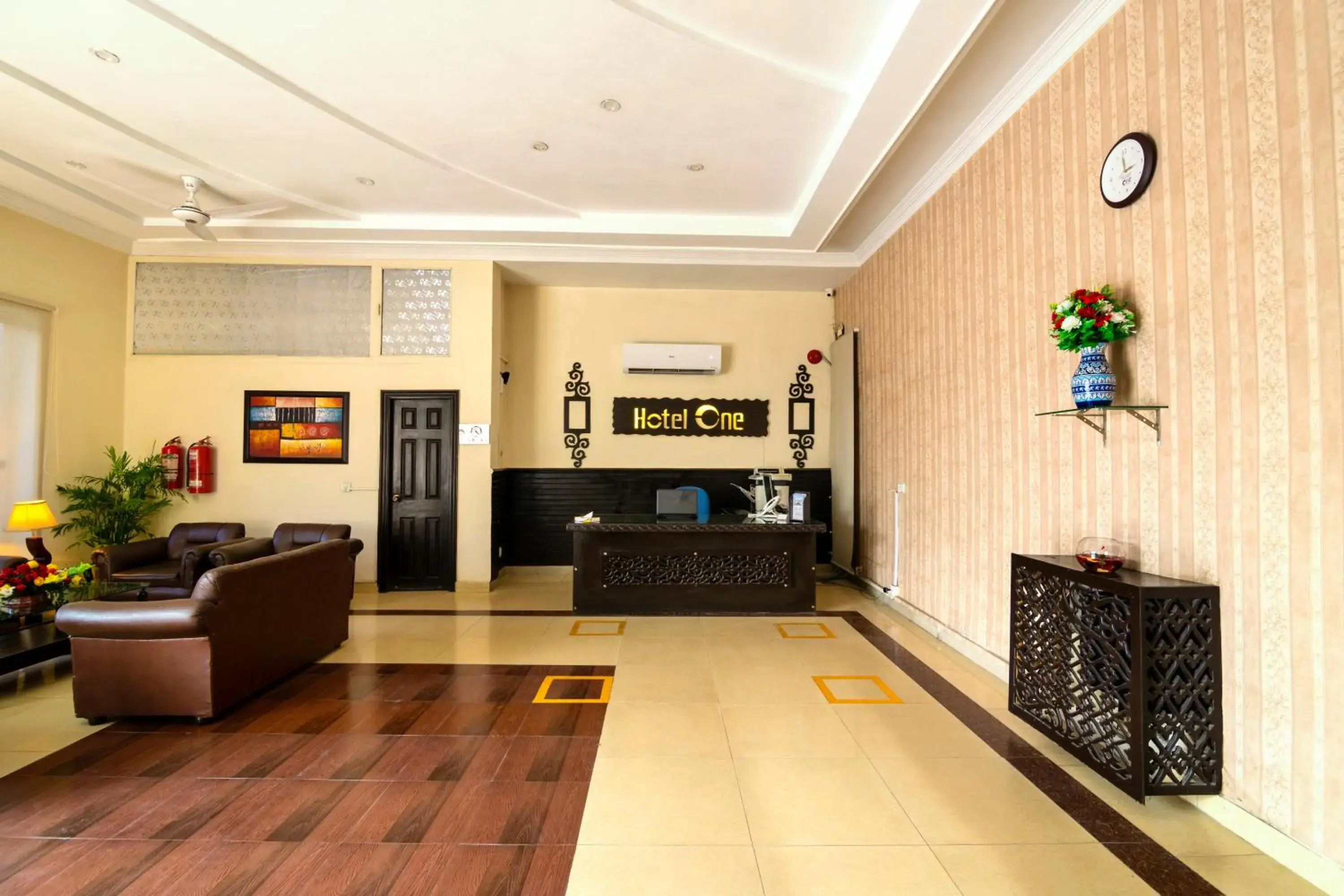 Lobby or reception in Hotel One Lalazar Multan