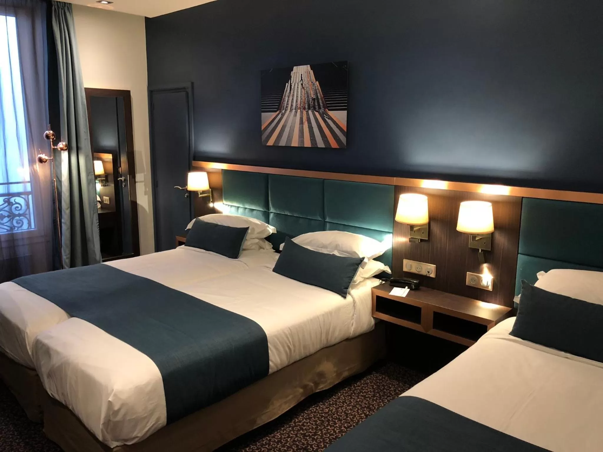 Photo of the whole room, Bed in Best Western Empire Elysees