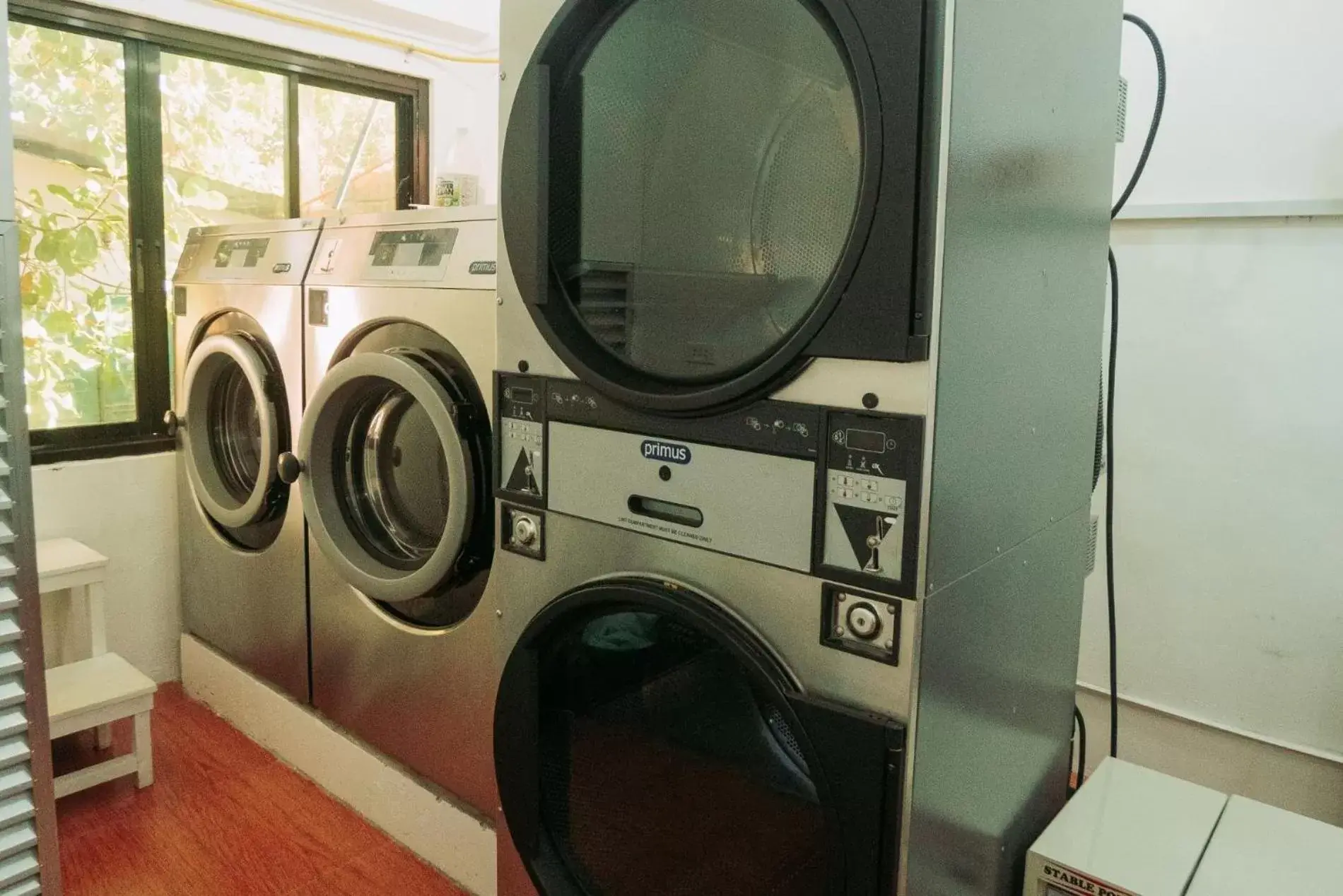 laundry, Bathroom in Skylodge Resort