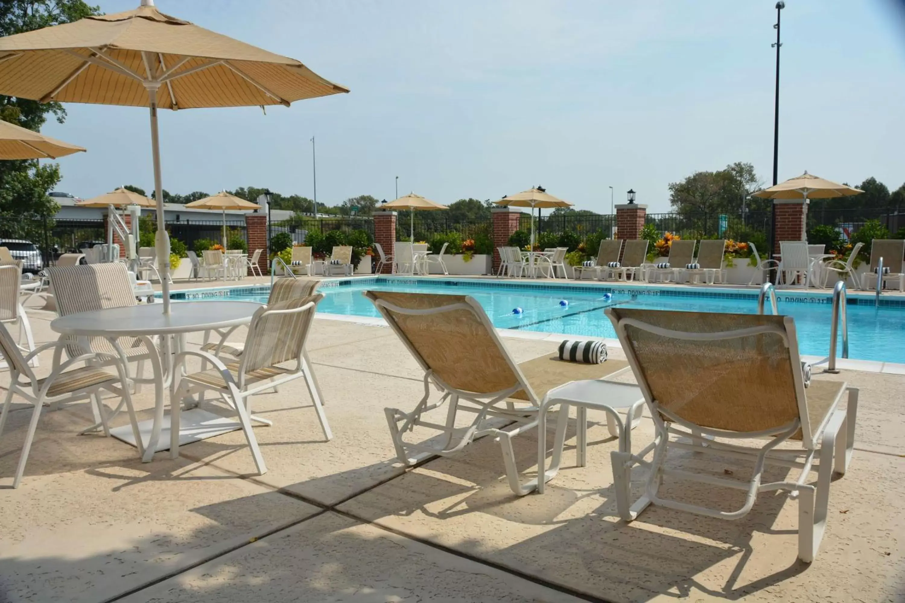 Property building, Swimming Pool in Hilton St. Louis Frontenac