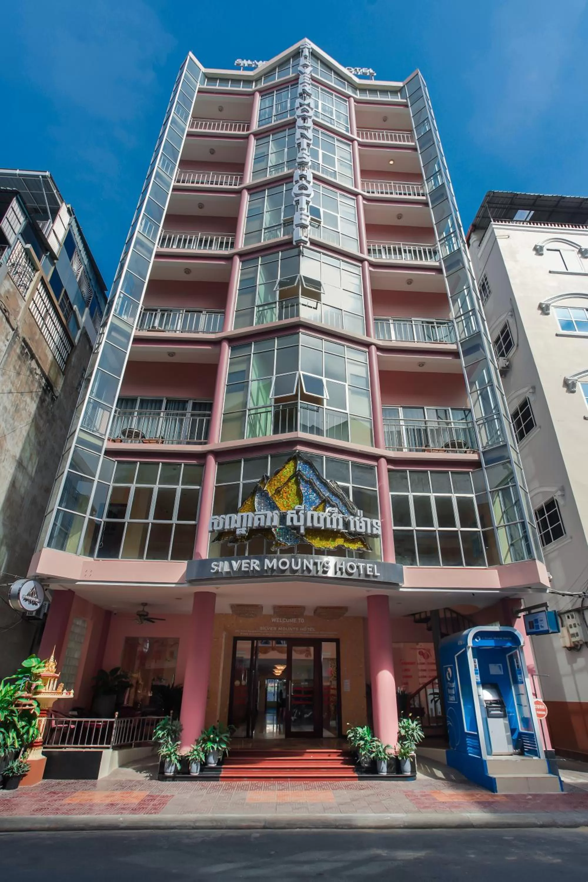 Property building in Silver Mounts Hotel