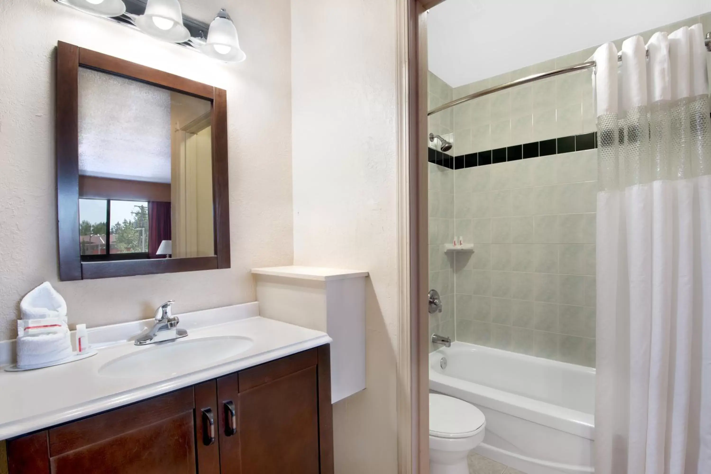 Shower, Bathroom in Howard Johnson by Wyndham Red Deer