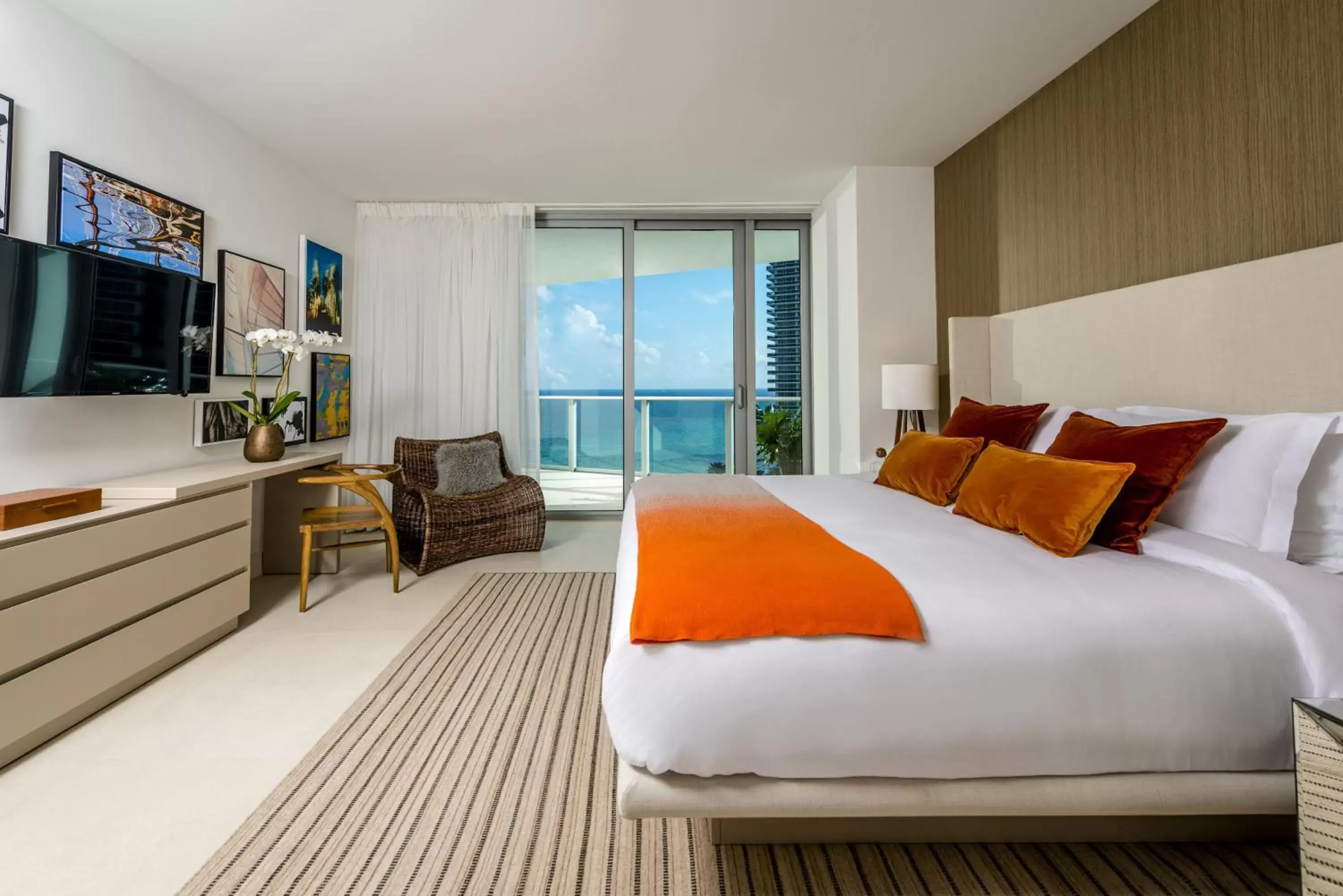 Bed in Hyde Resort & Residences