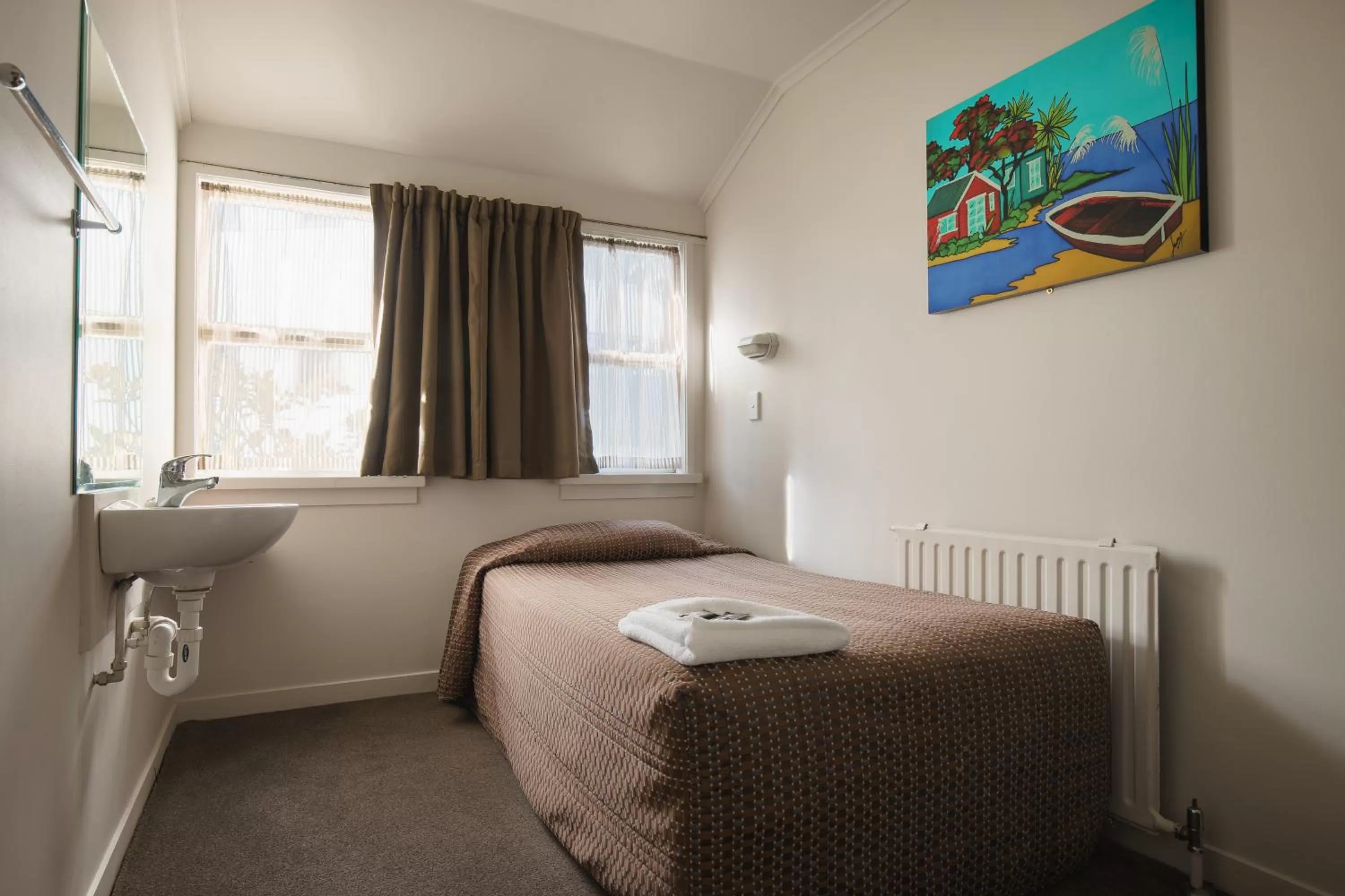 Guests, Bed in Kiwi International Hotel