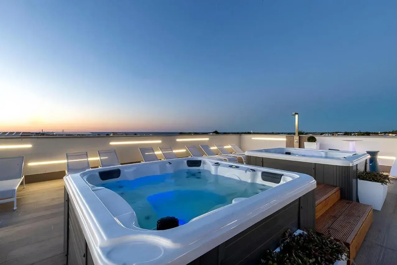 Hot Tub in Sundeck Hotel