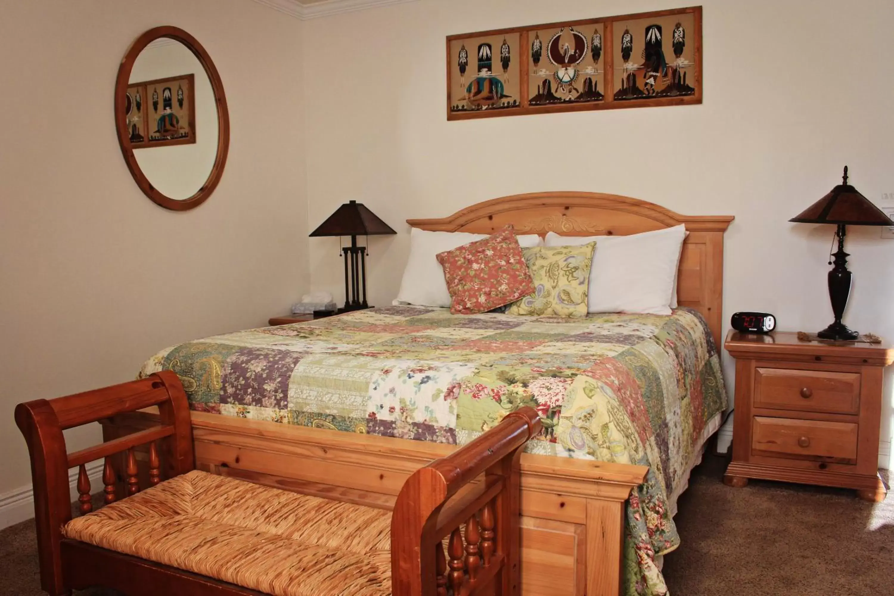 Bedroom, Bed in Bowen Motel