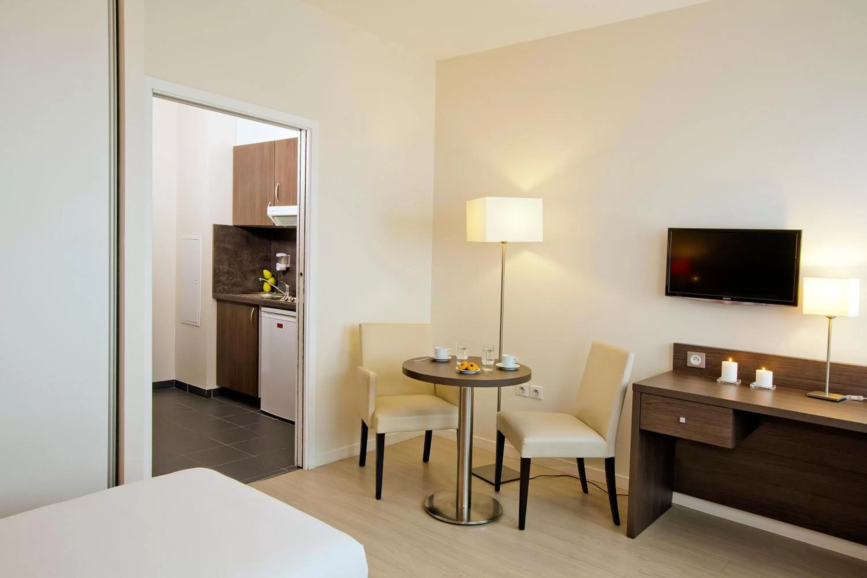 TV and multimedia, Bed in Residhome Reims Centre TV and multimedia, Bed in Residhome Reims Centre